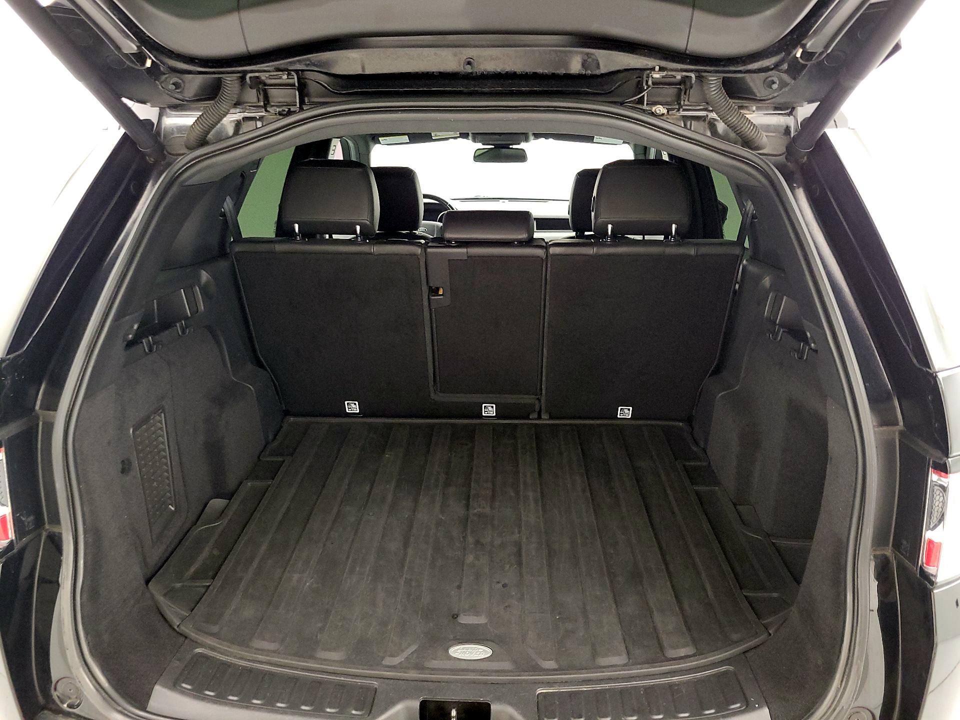 Thumbnail: 2019 Land Rover Discovery Sport - 18