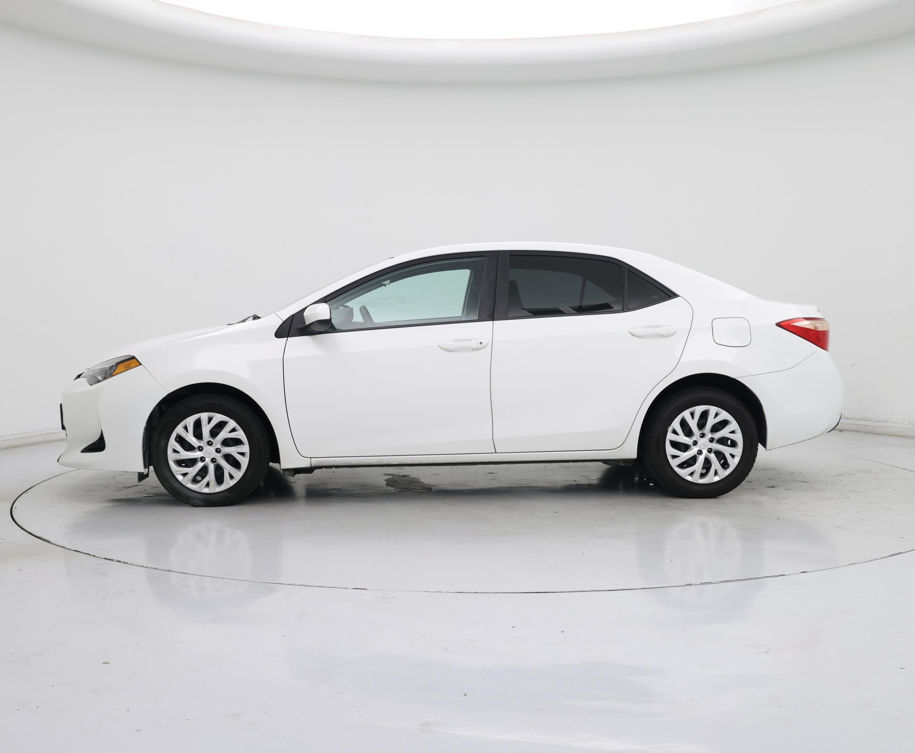 Thumbnail: 2018 Toyota Corolla - 3