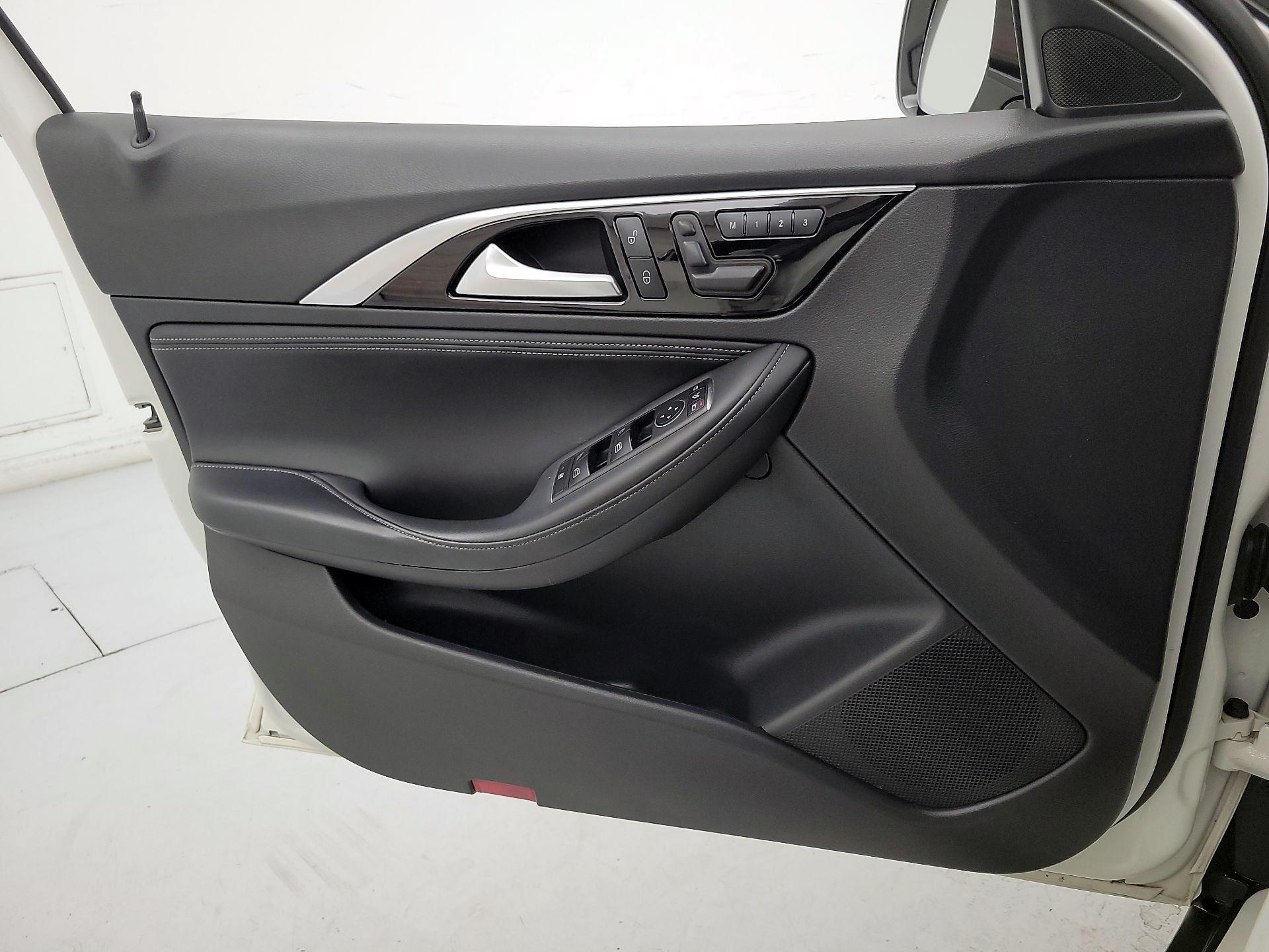 Thumbnail: 2019 INFINITI QX30 - 12