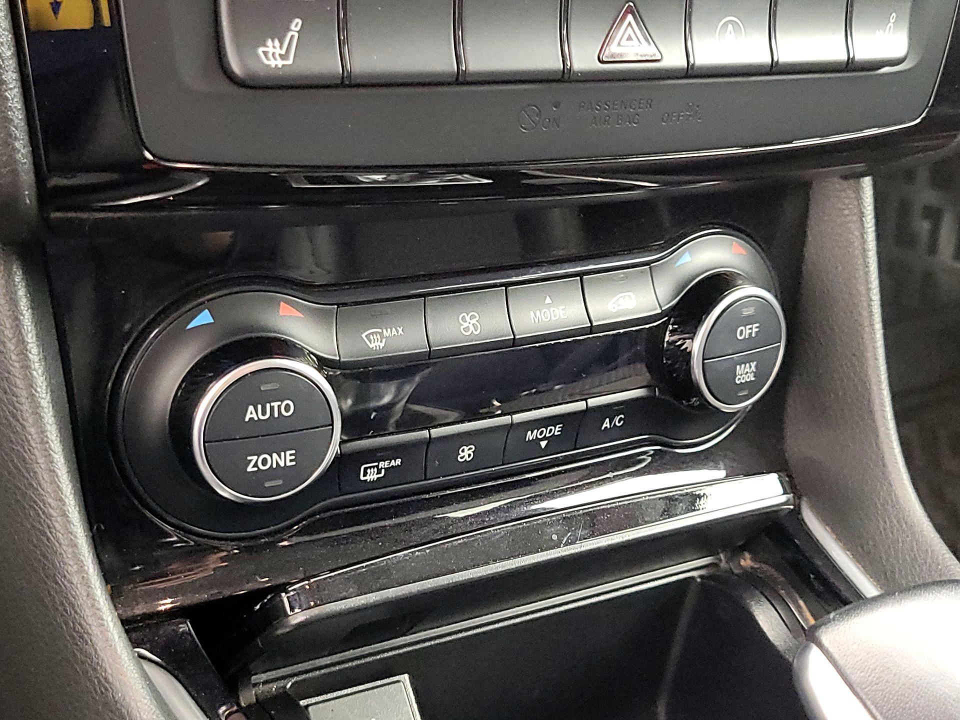 Thumbnail: 2019 INFINITI QX30 - 16