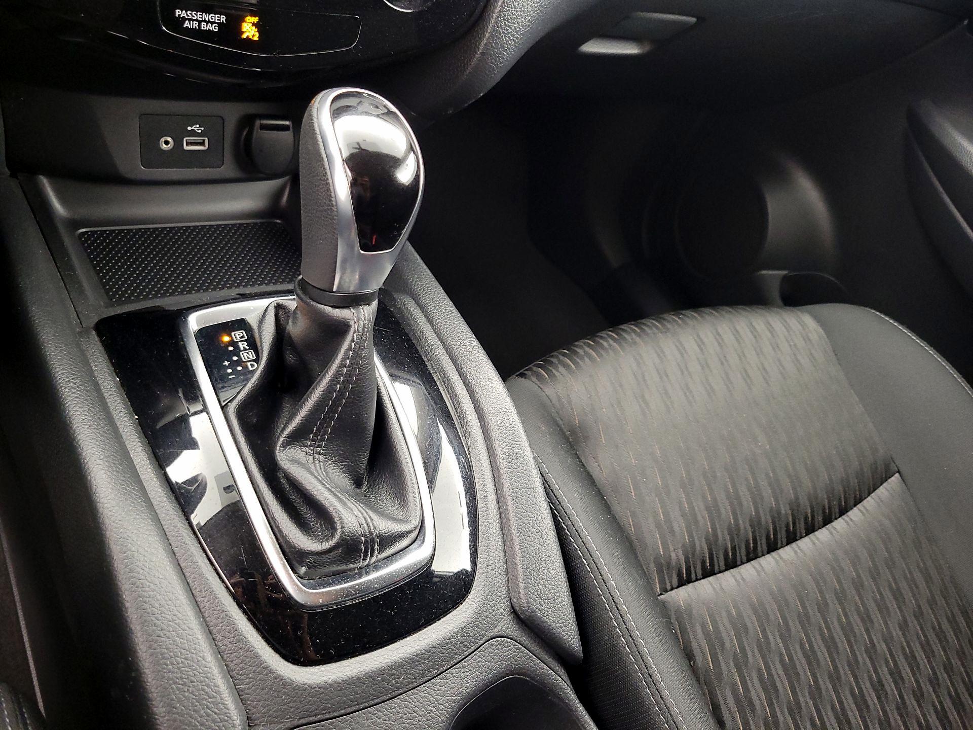 Thumbnail: 2018 Nissan Rogue - 17