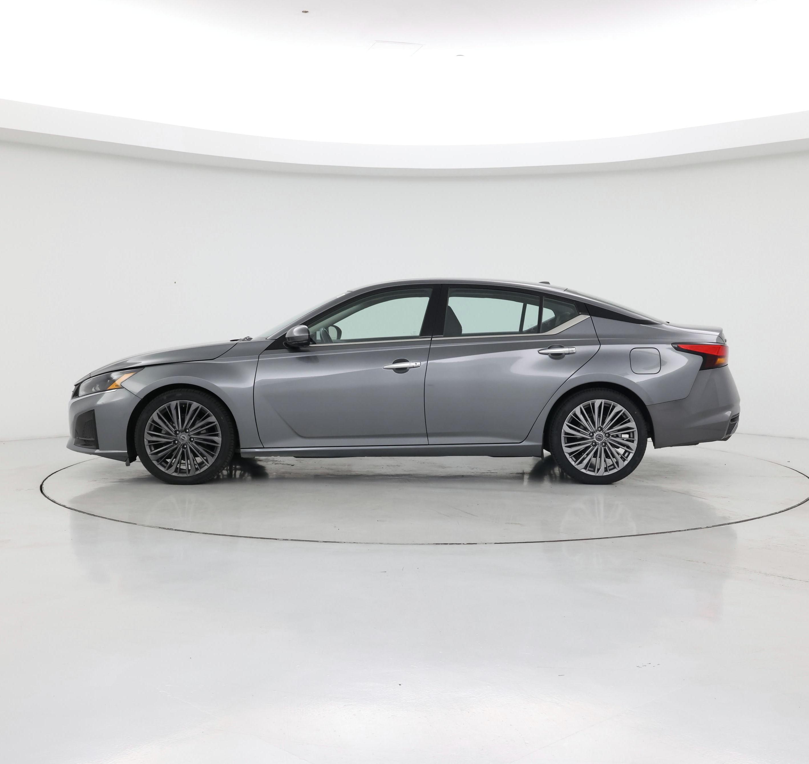 Thumbnail: 2023 Nissan Altima - 3