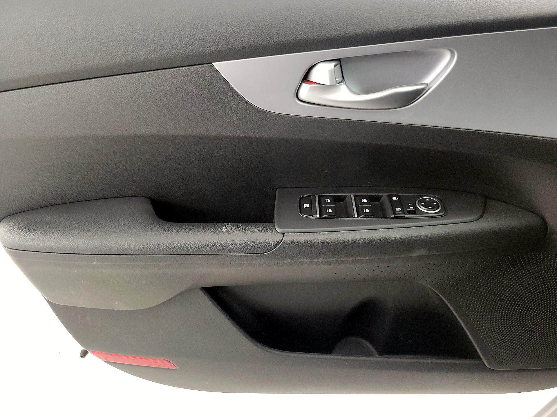 Thumbnail: 2023 Kia Forte - 12