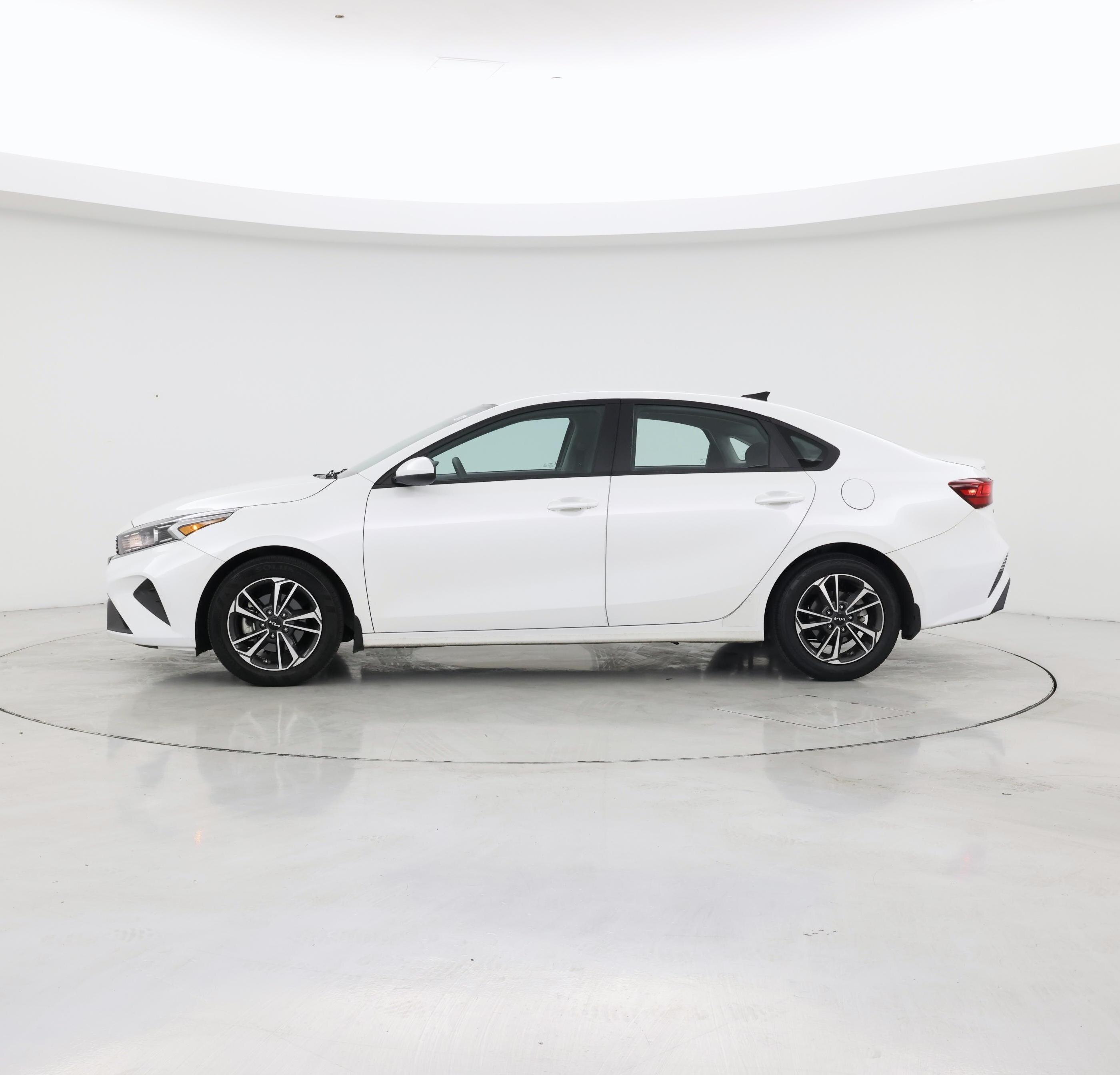Thumbnail: 2023 Kia Forte - 3
