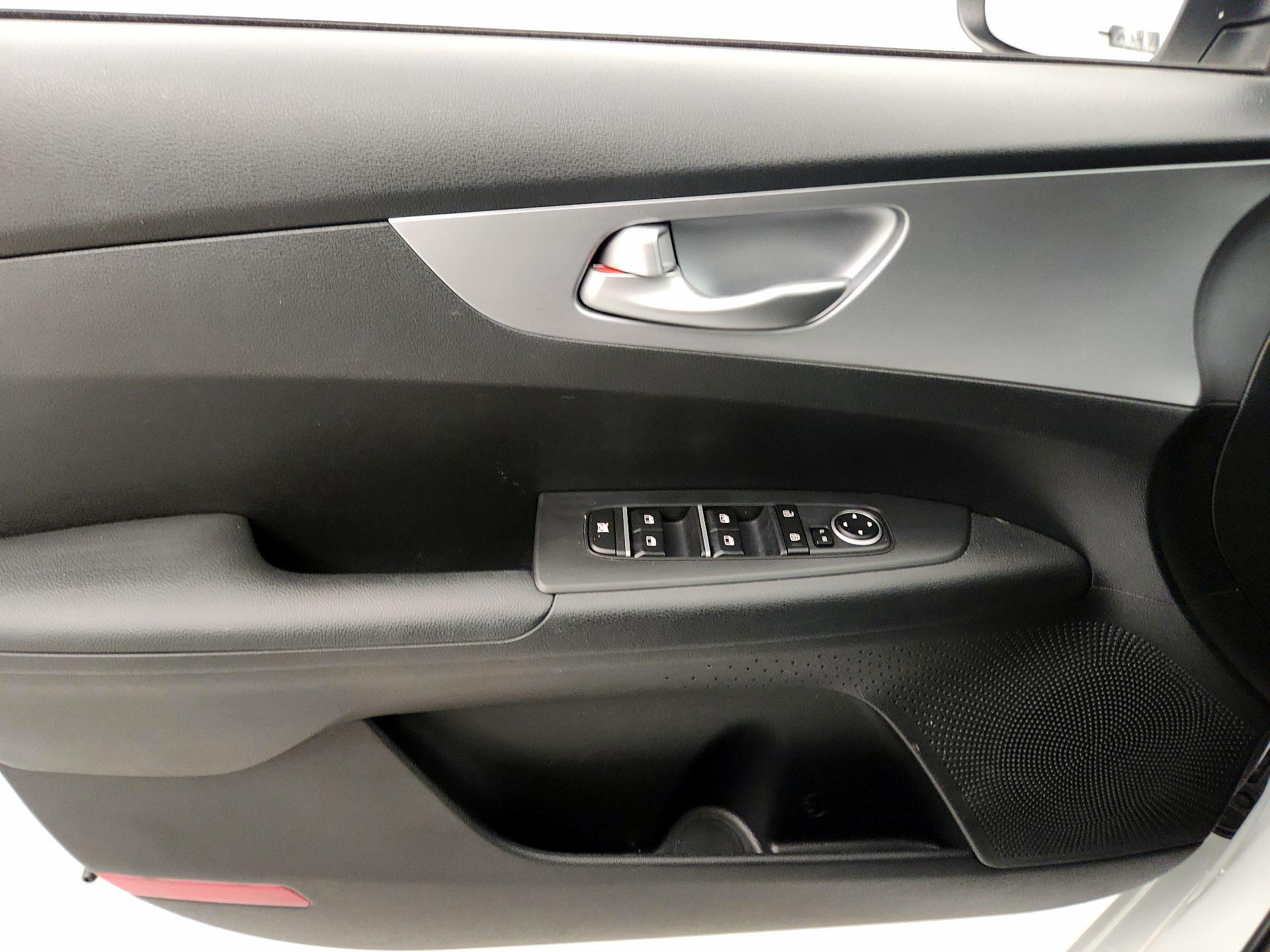 Thumbnail: 2022 Kia Forte - 12