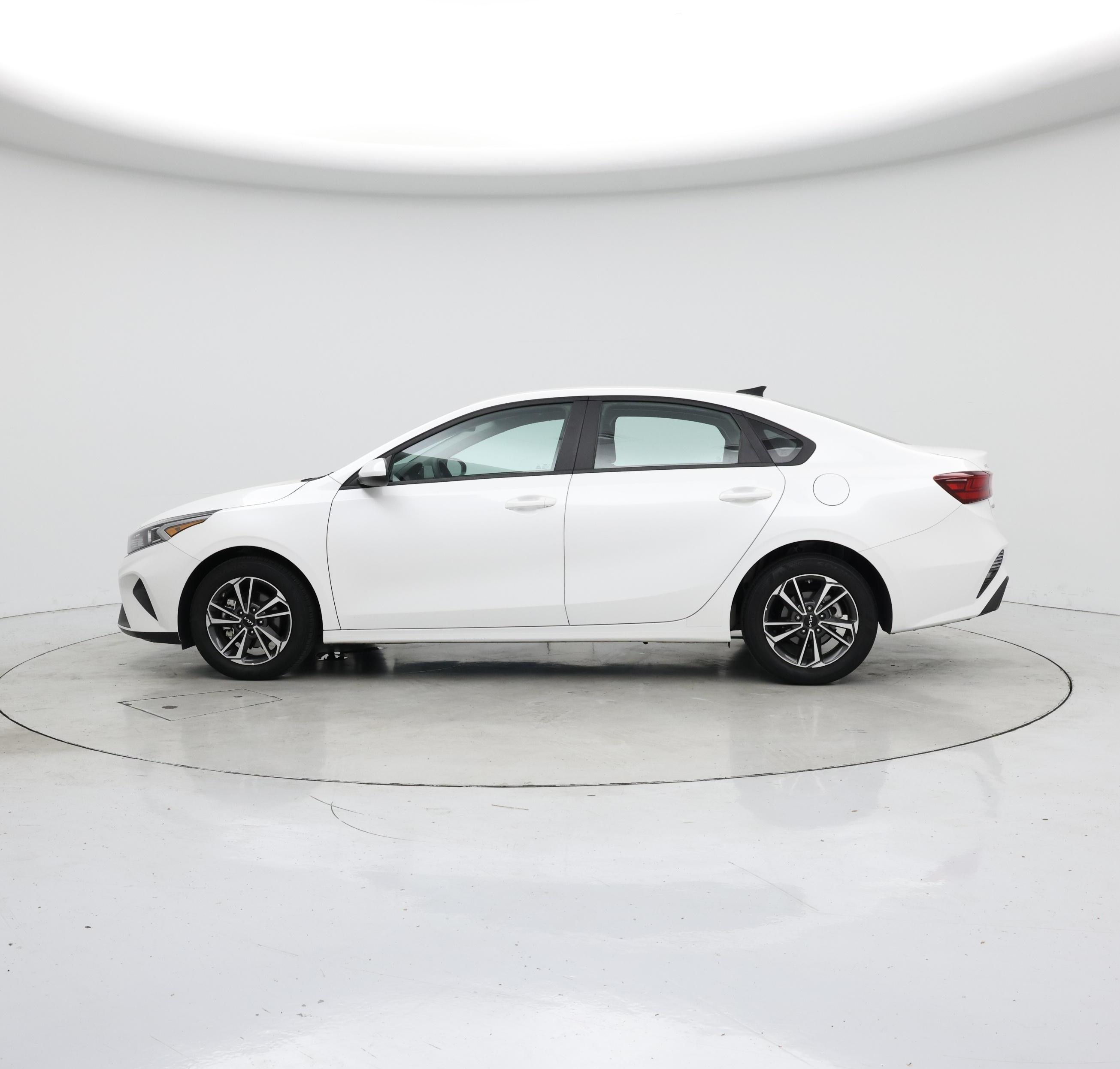 Thumbnail: 2022 Kia Forte - 3