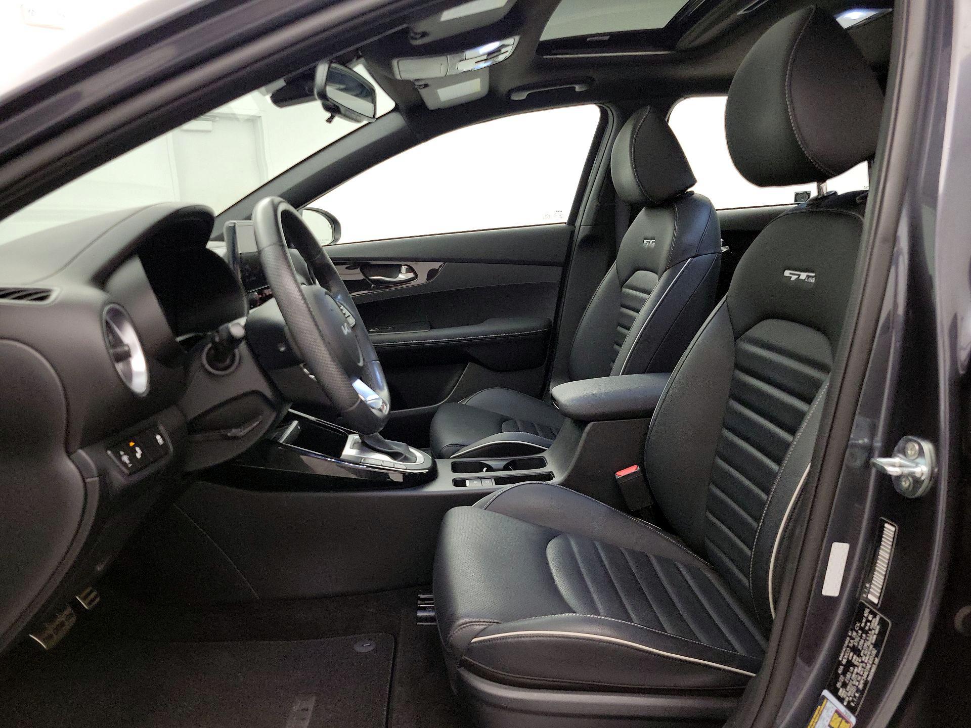 Thumbnail: 2022 Kia Forte - 11
