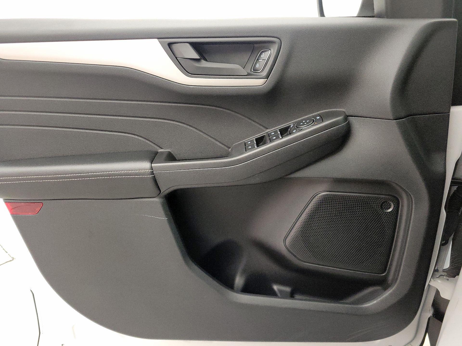 Thumbnail: 2022 Ford Escape - 12