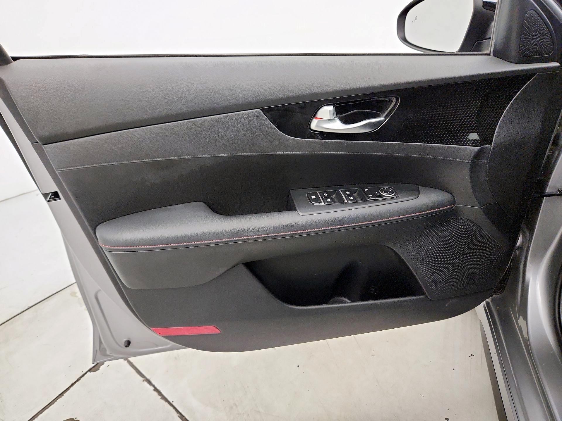 Thumbnail: 2022 Kia Forte - 12