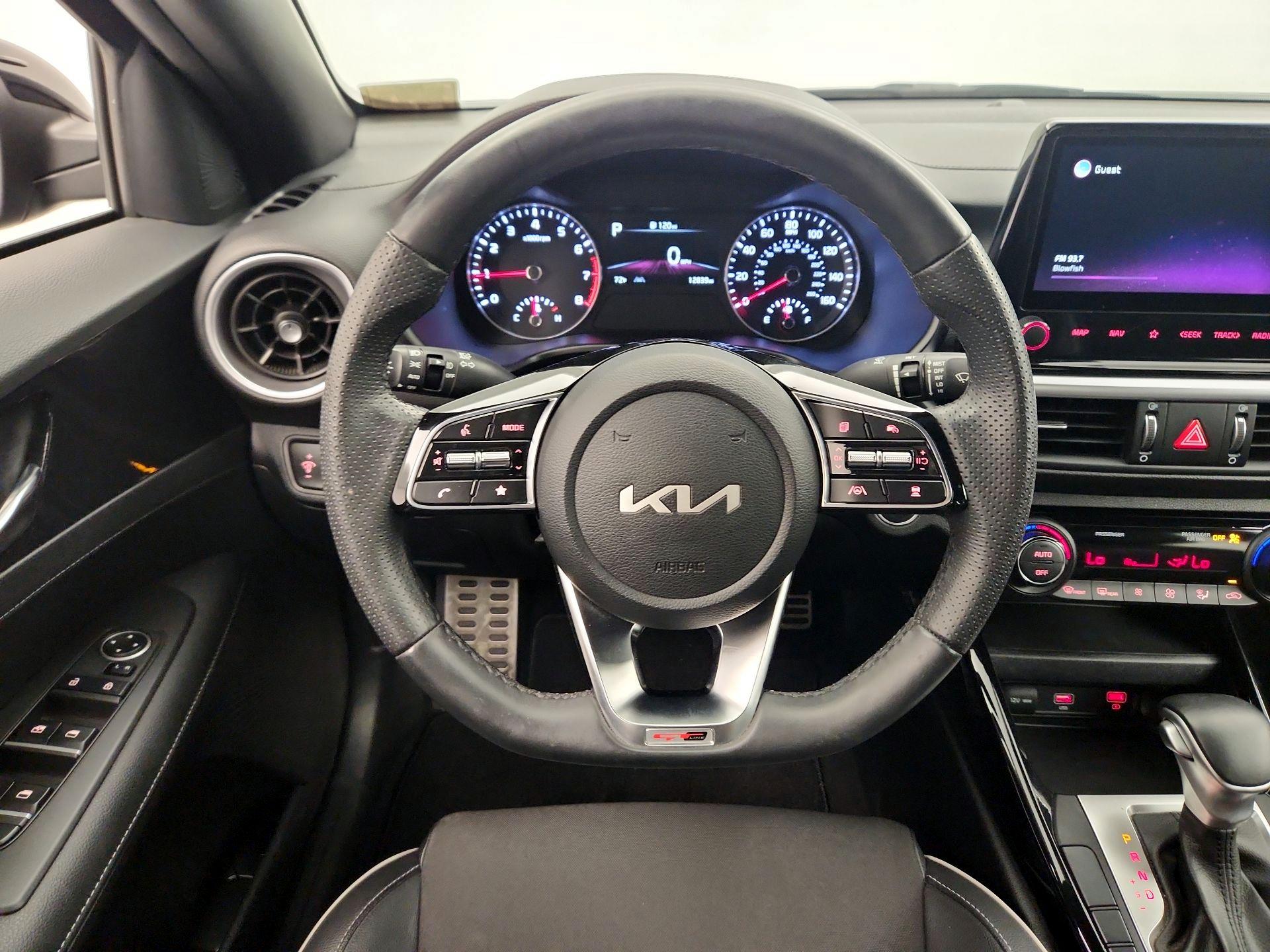 Thumbnail: 2022 Kia Forte - 10