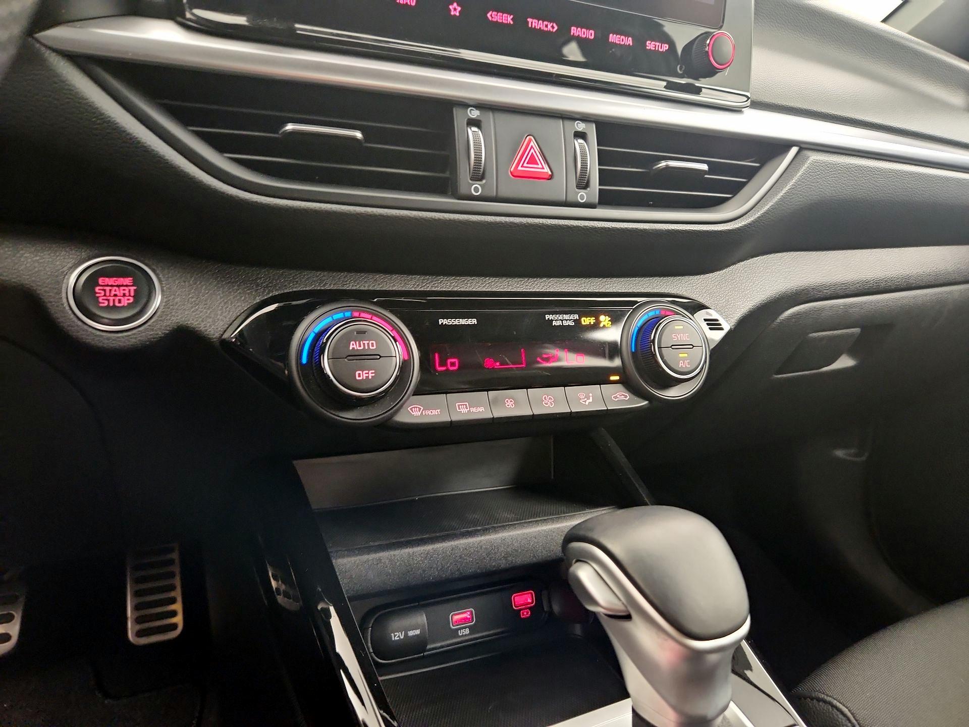 Thumbnail: 2022 Kia Forte - 17