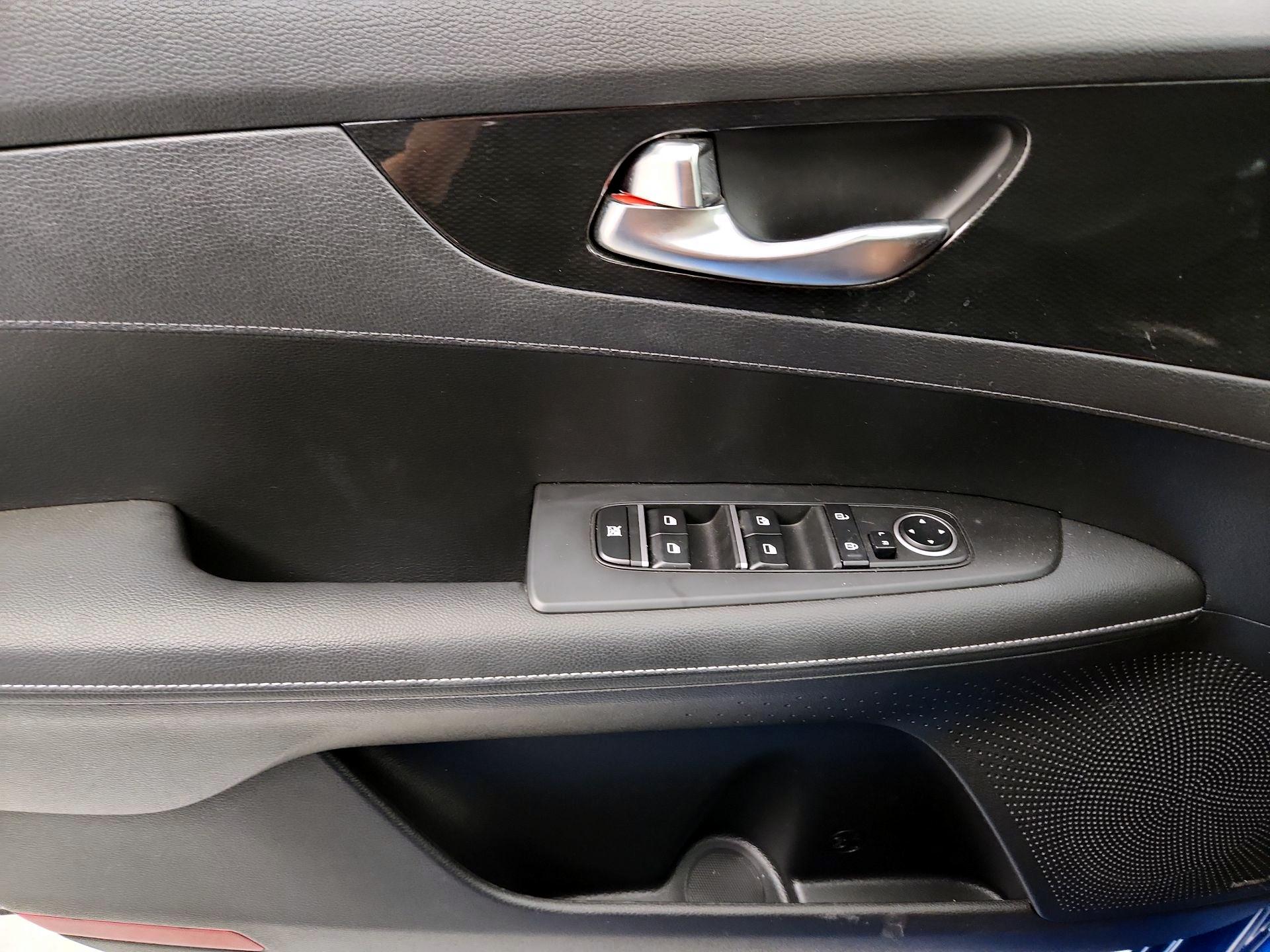 Thumbnail: 2023 Kia Forte - 12