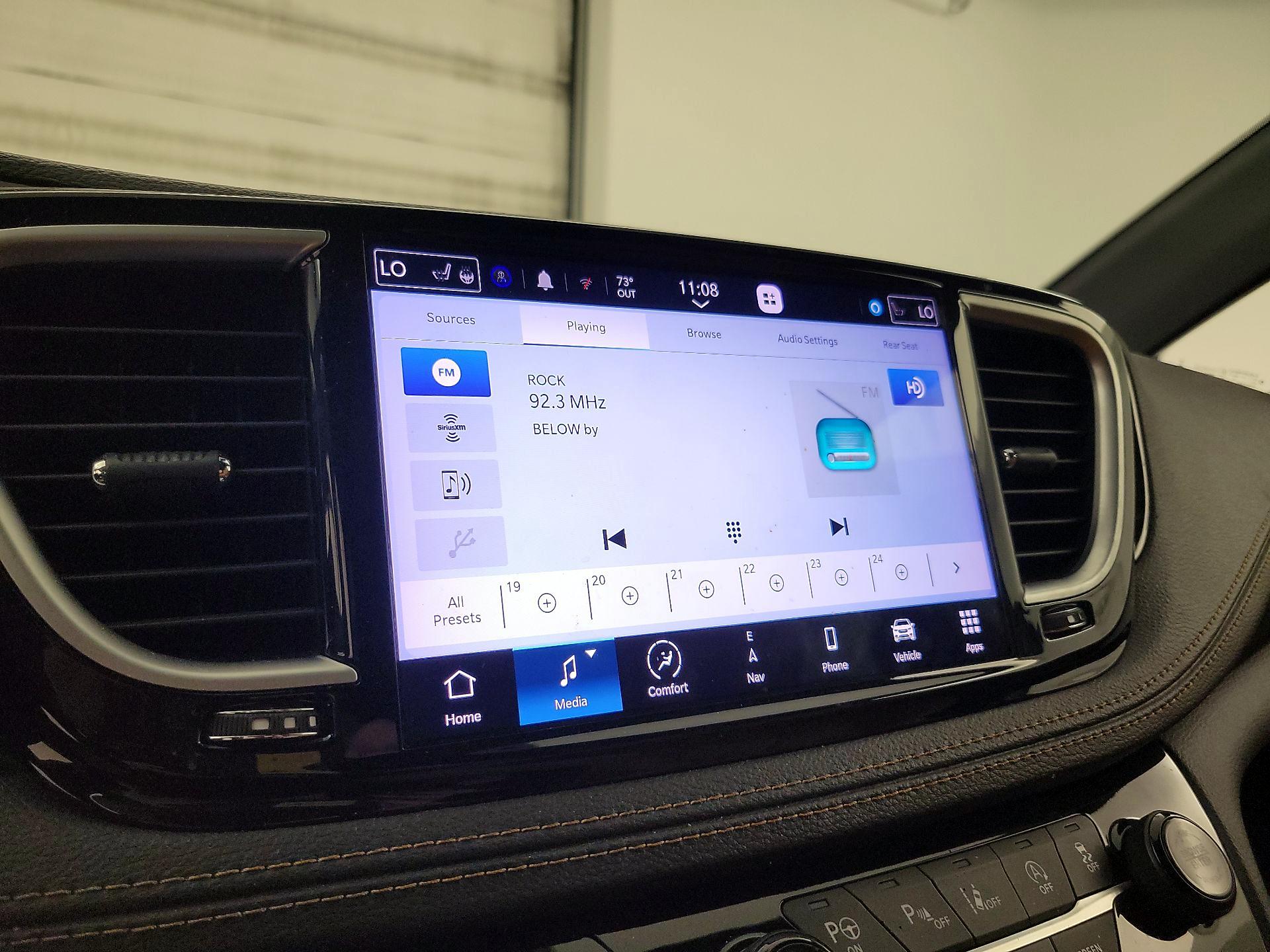 Thumbnail: 2022 Chrysler Pacifica - 16