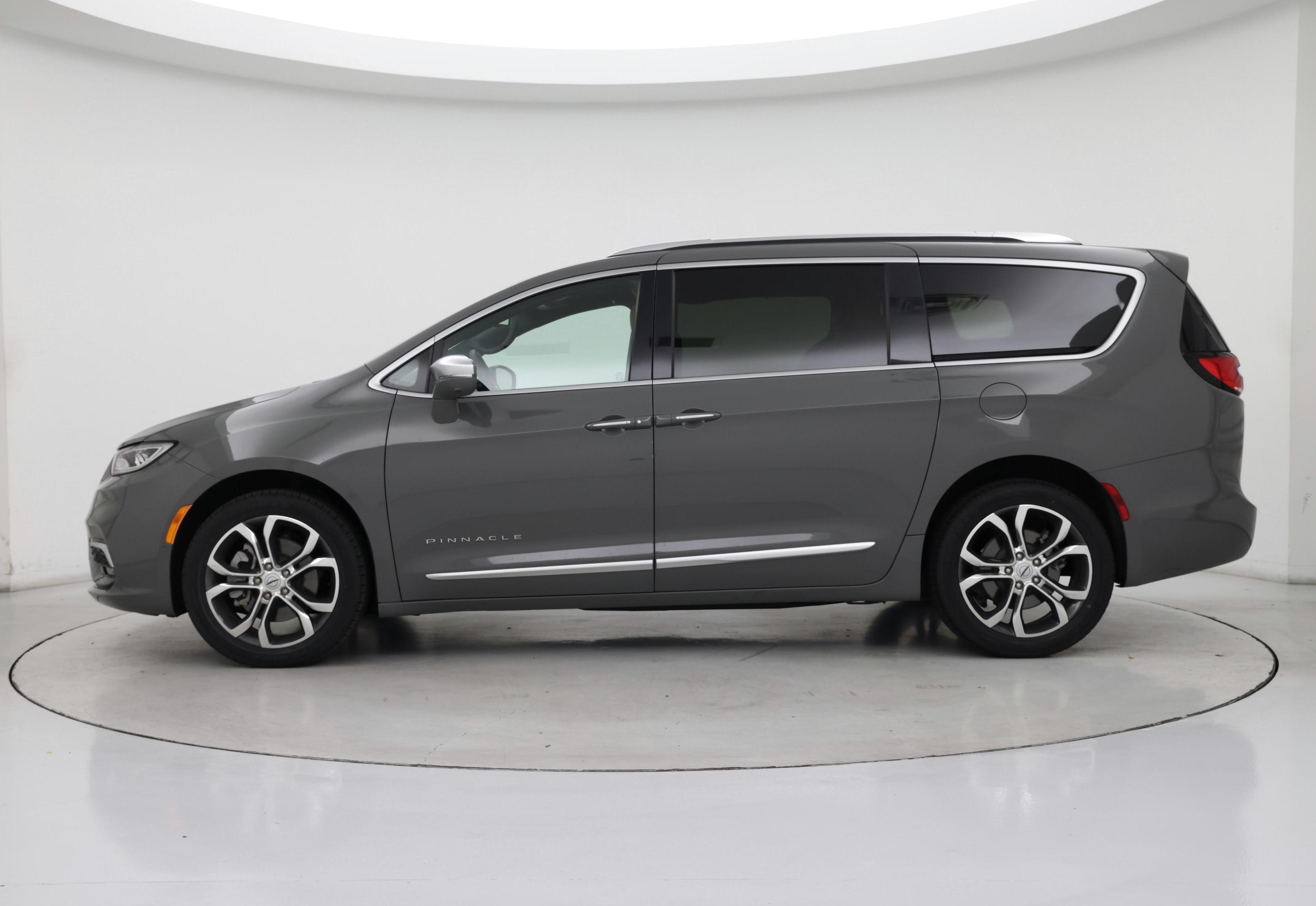 Thumbnail: 2022 Chrysler Pacifica - 3