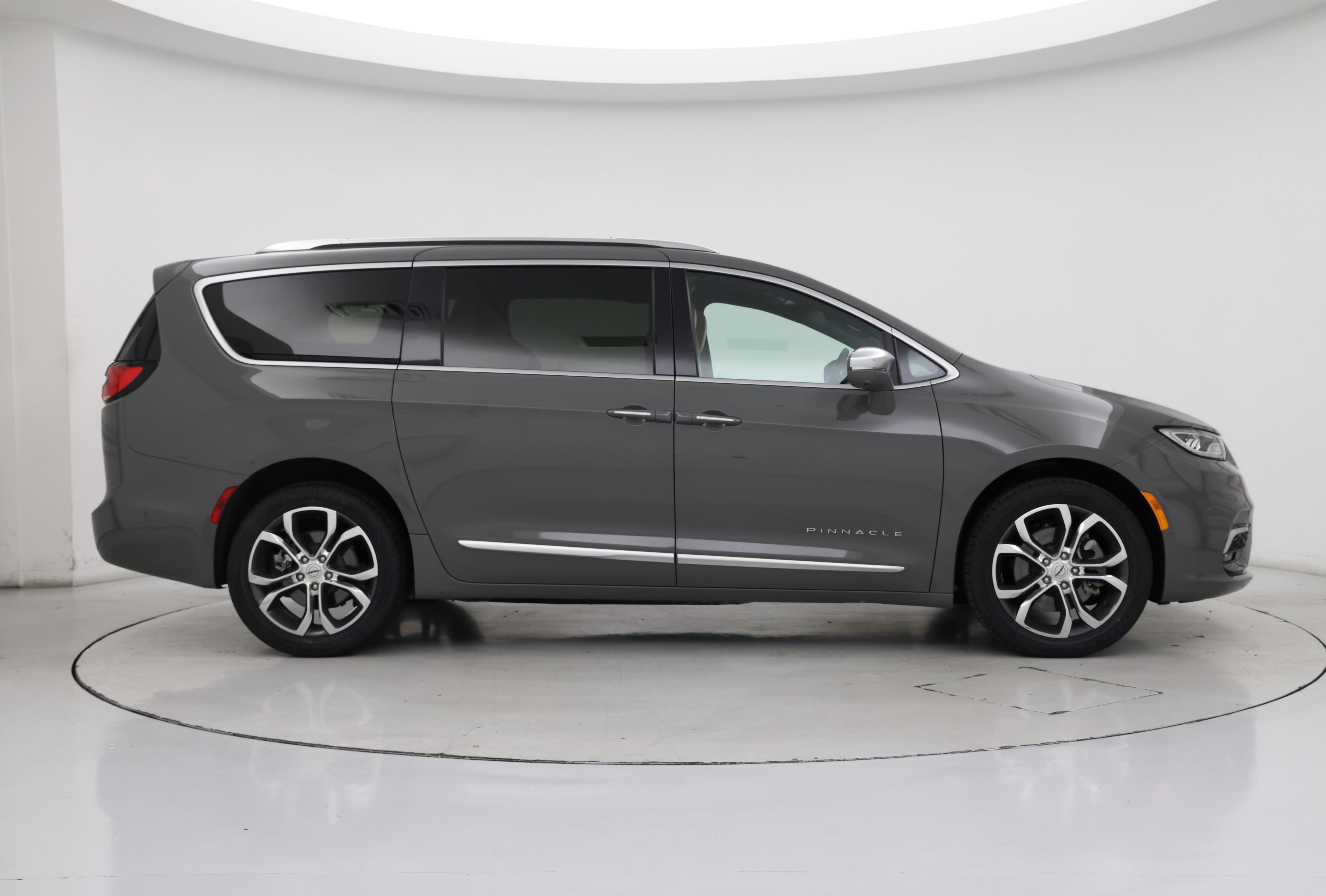 Thumbnail: 2022 Chrysler Pacifica - 7