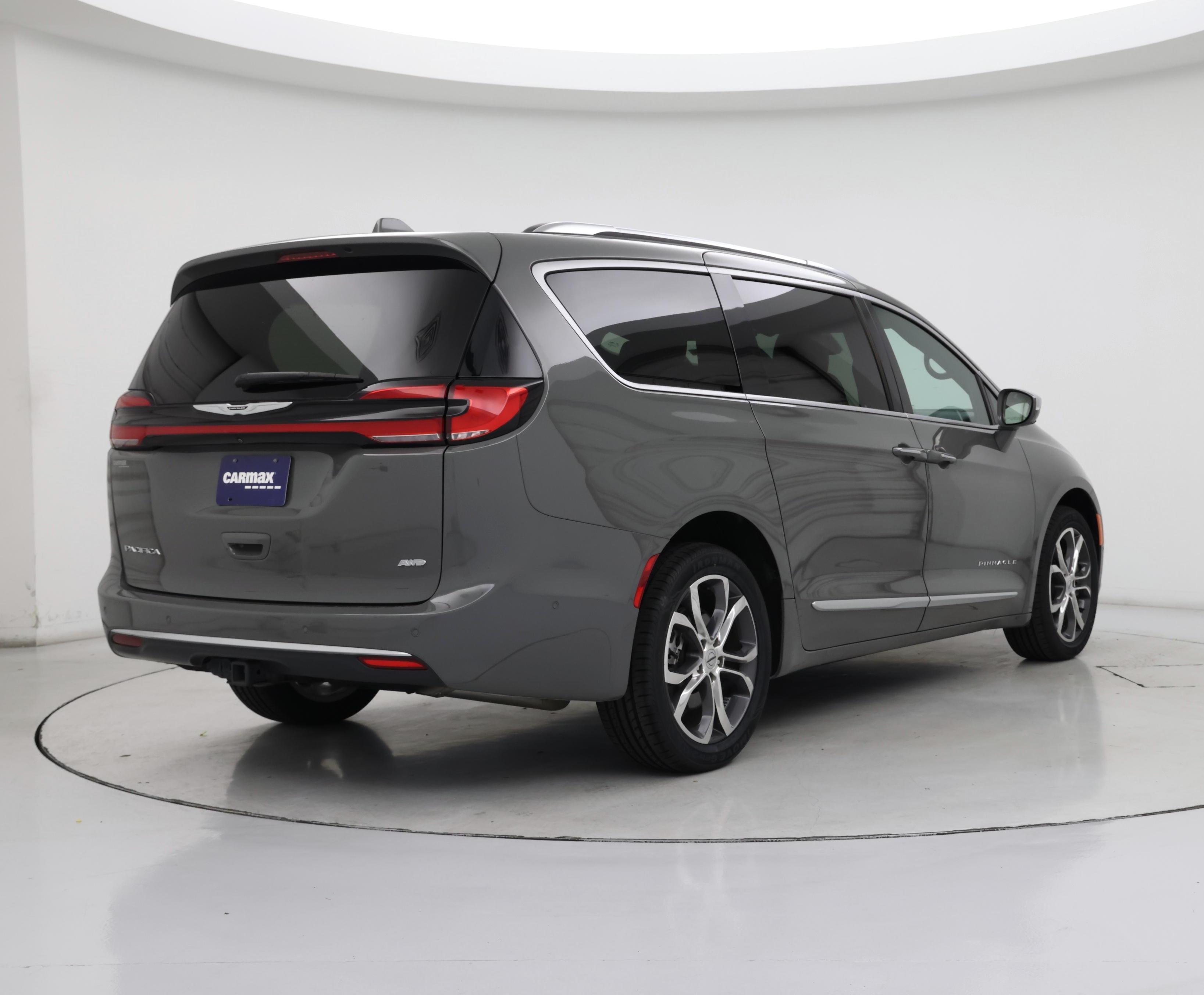 Thumbnail: 2022 Chrysler Pacifica - 8