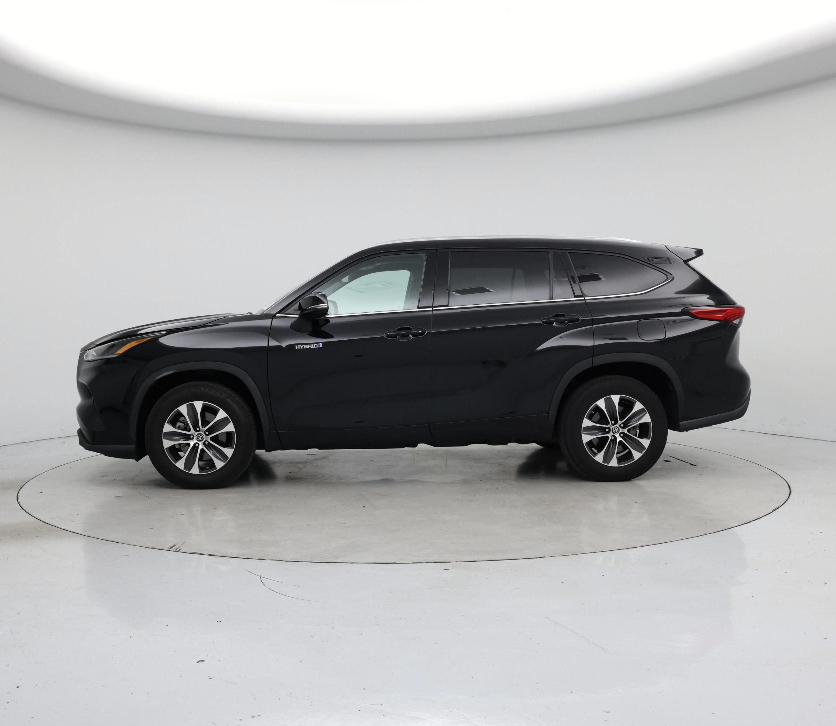 Thumbnail: 2021 Toyota Highlander - 3