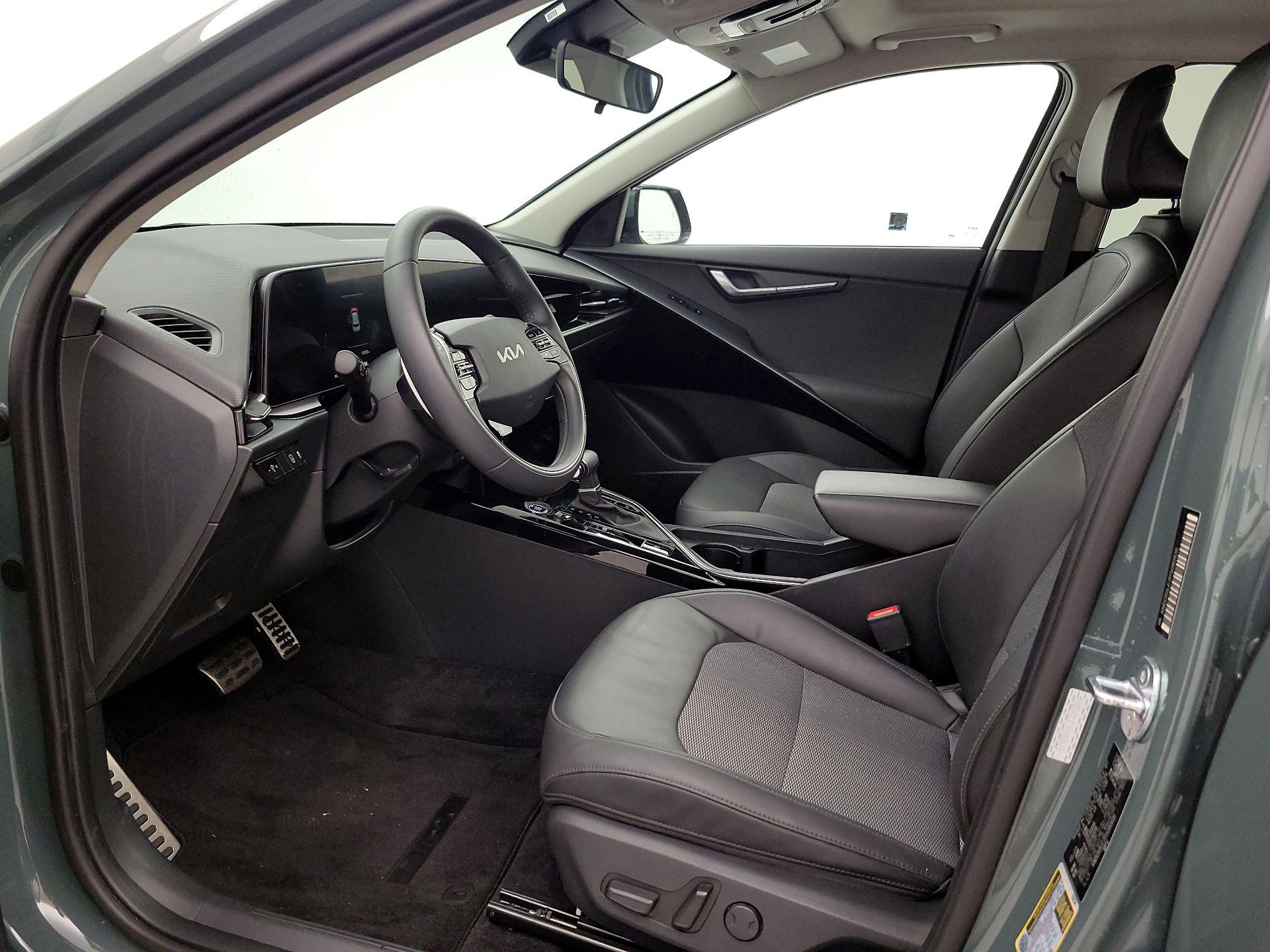 Thumbnail: 2023 Kia Niro - 11