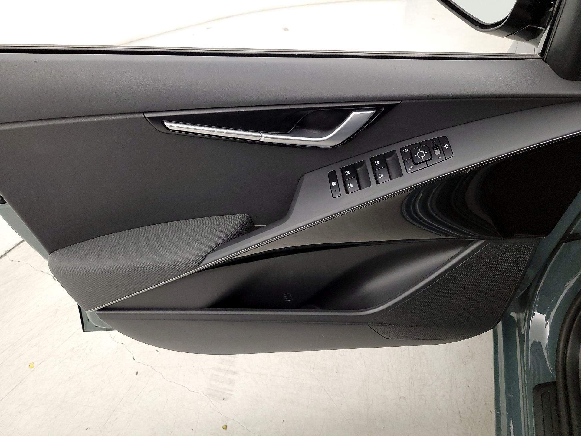 Thumbnail: 2023 Kia Niro - 12