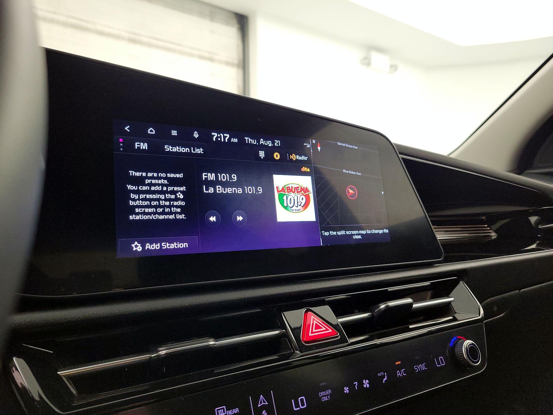 Thumbnail: 2023 Kia Niro - 16
