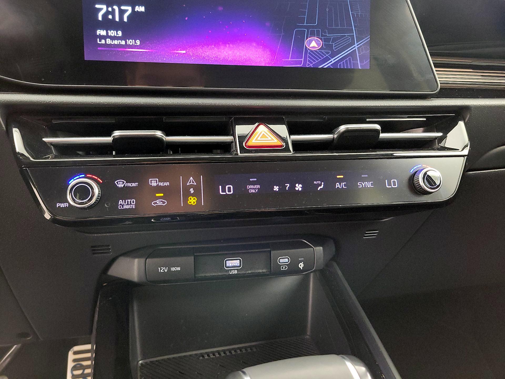 Thumbnail: 2023 Kia Niro - 17