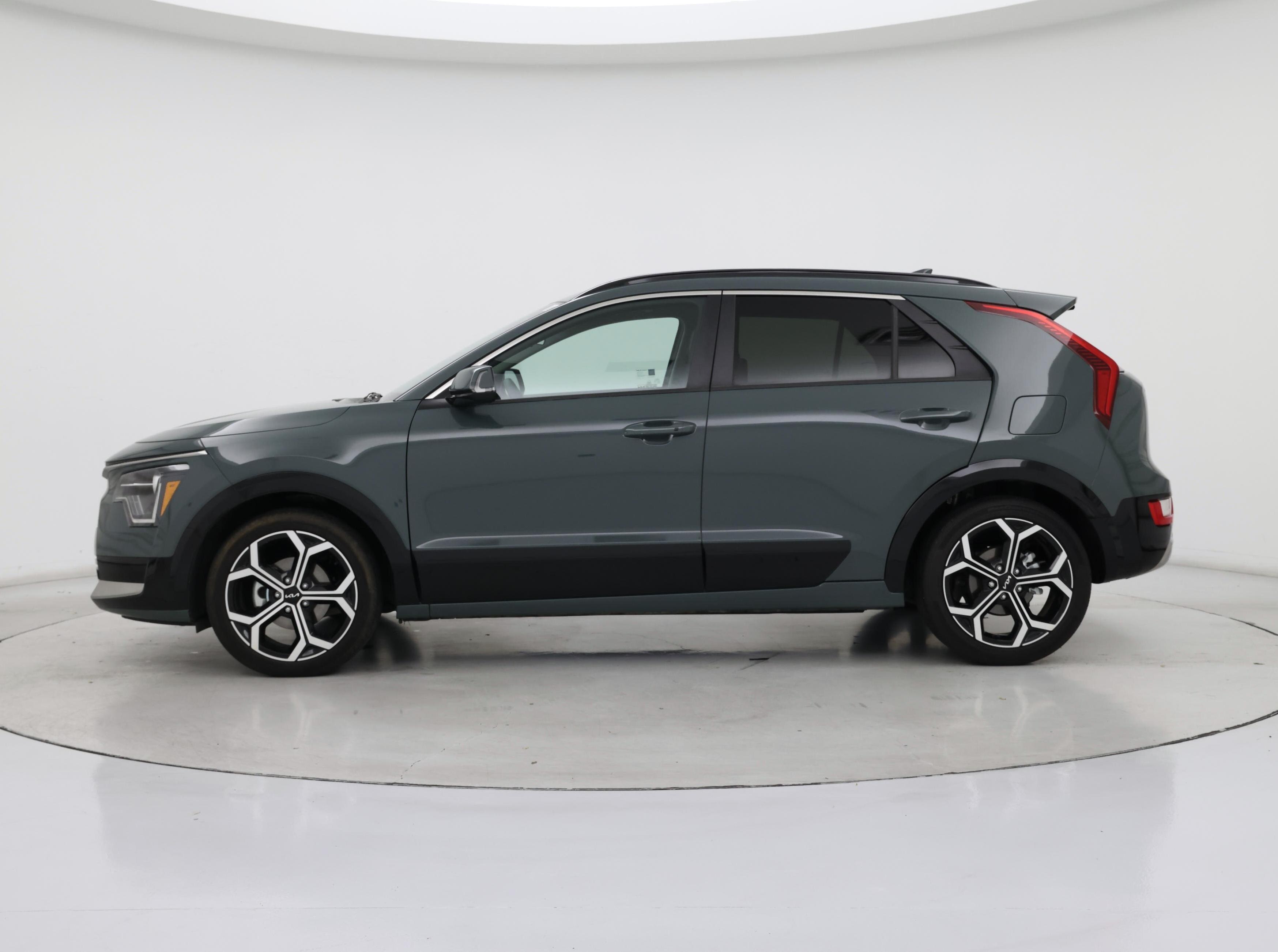 Thumbnail: 2023 Kia Niro - 3