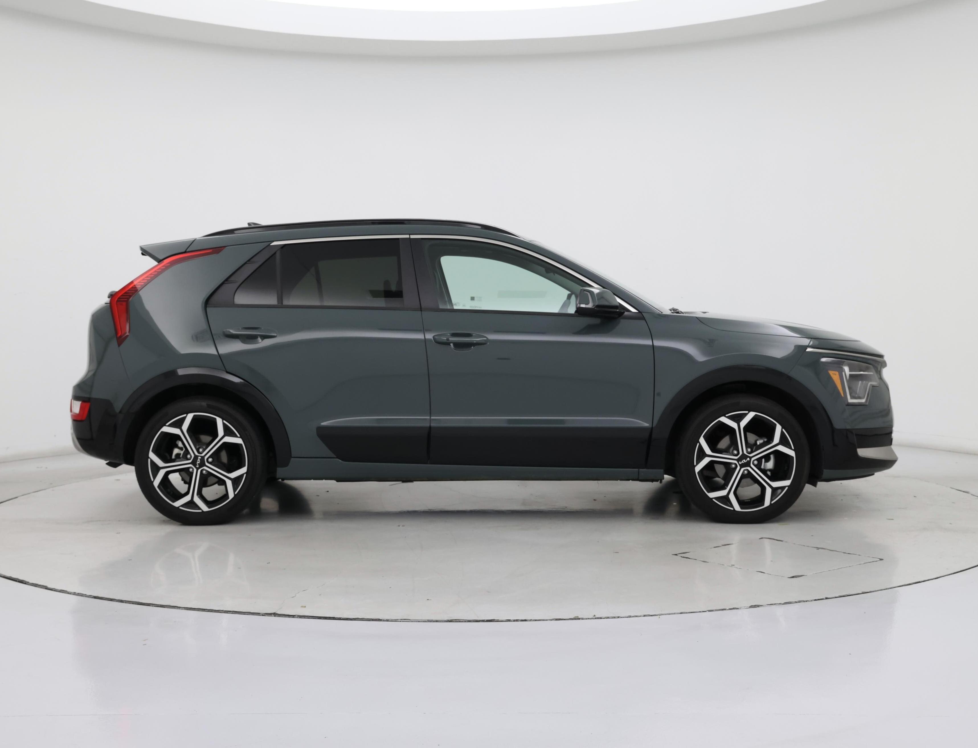 Thumbnail: 2023 Kia Niro - 7