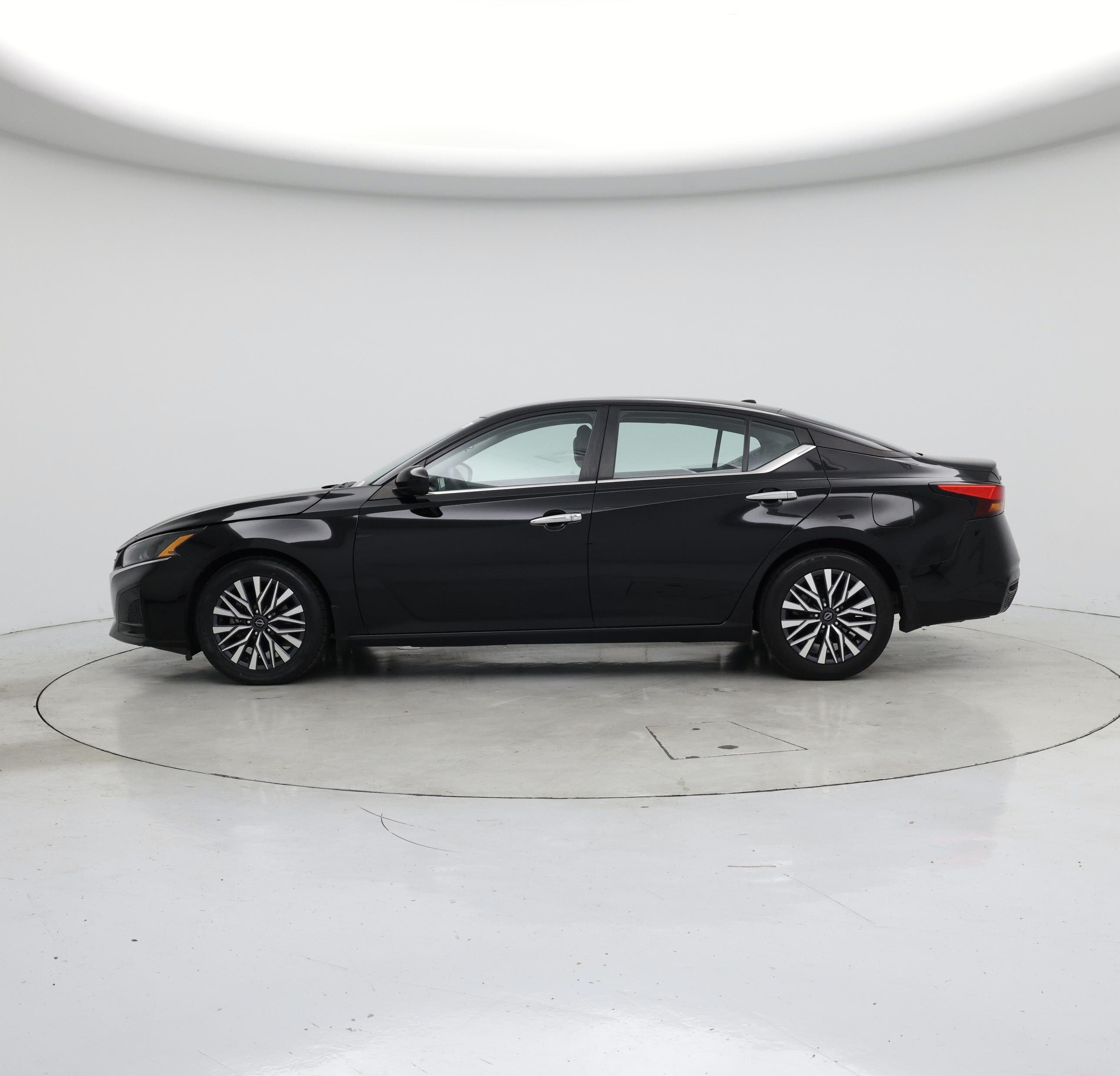 Thumbnail: 2023 Nissan Altima - 3