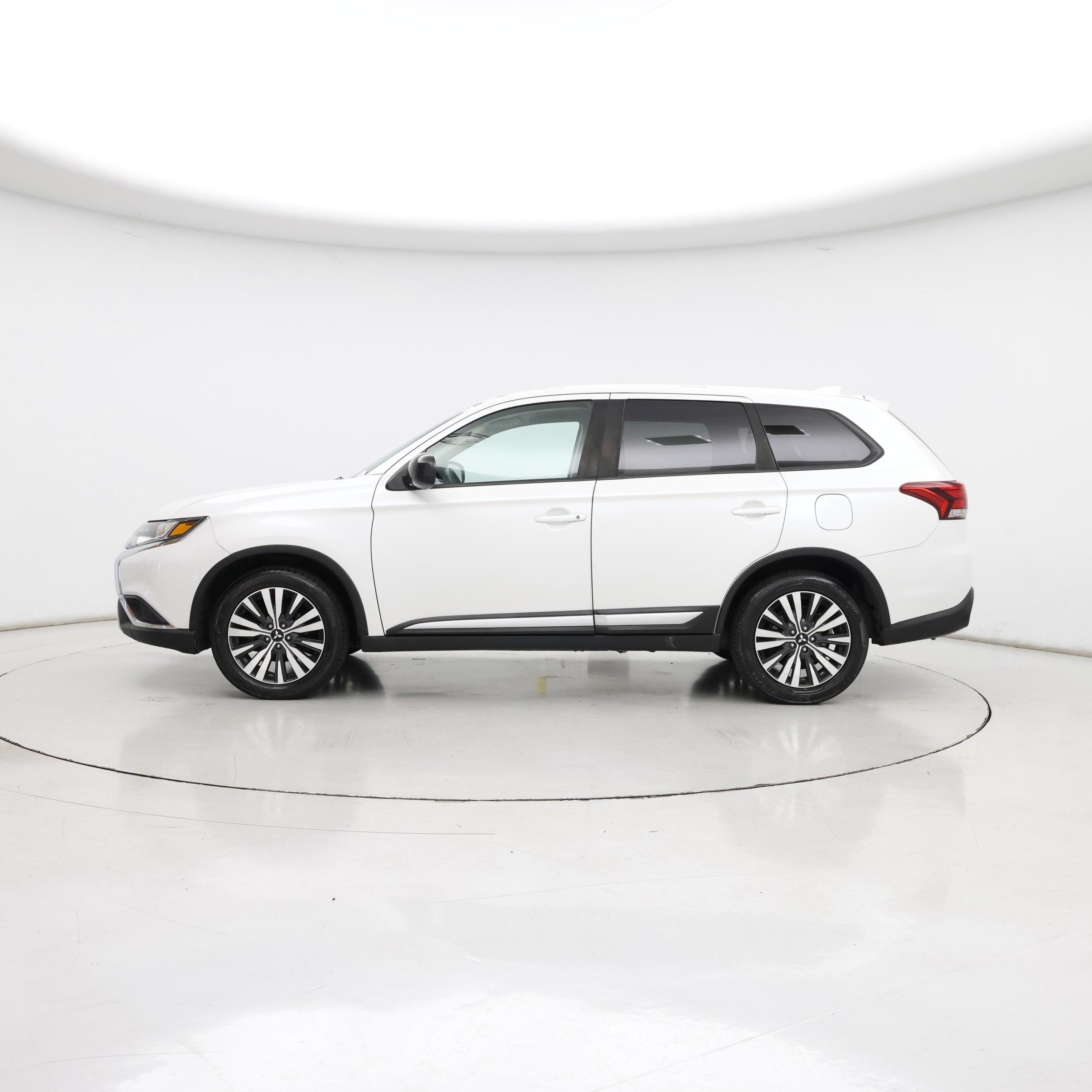 Thumbnail: 2020 Mitsubishi Outlander - 3