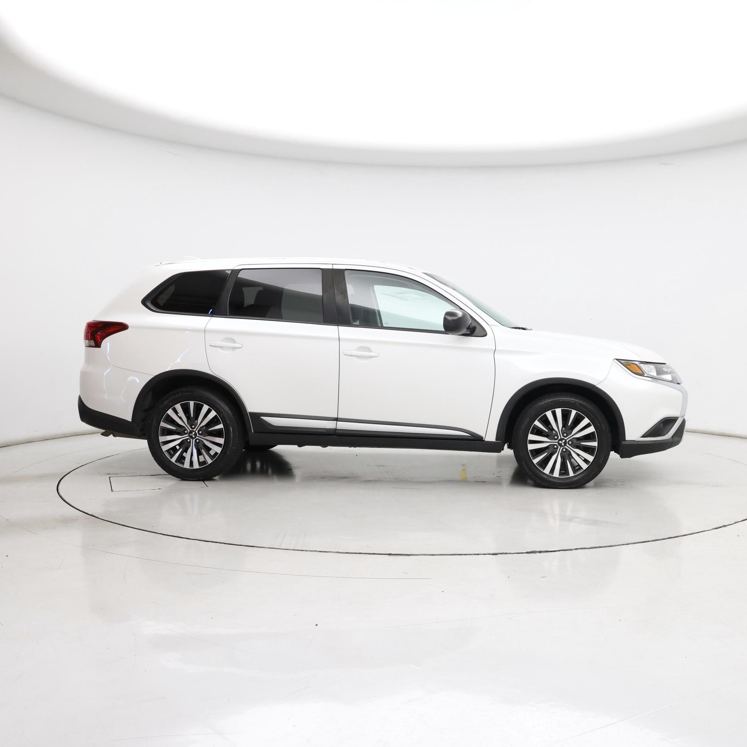 Thumbnail: 2020 Mitsubishi Outlander - 7