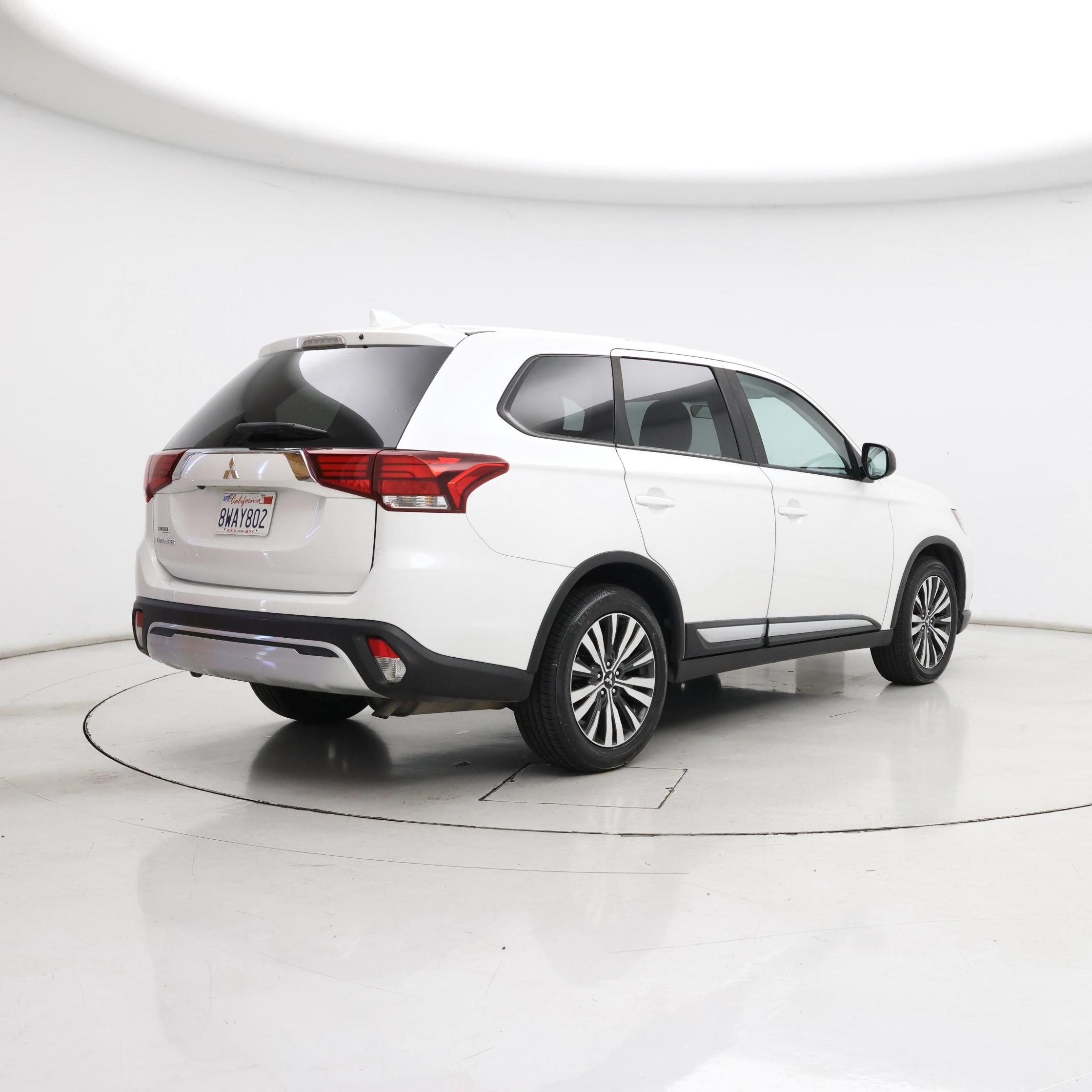 Thumbnail: 2020 Mitsubishi Outlander - 8