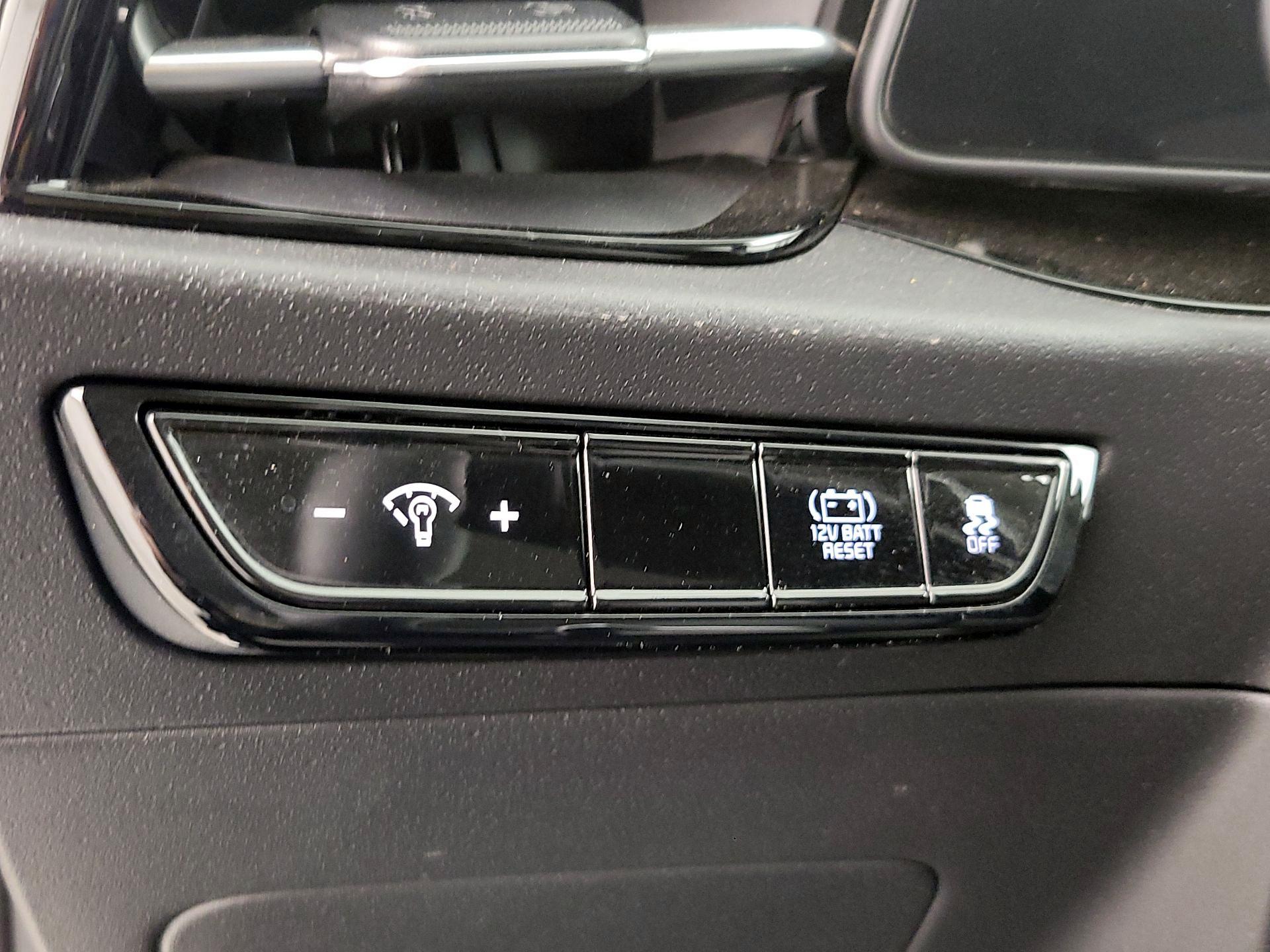 Thumbnail: 2023 Kia Niro - 13