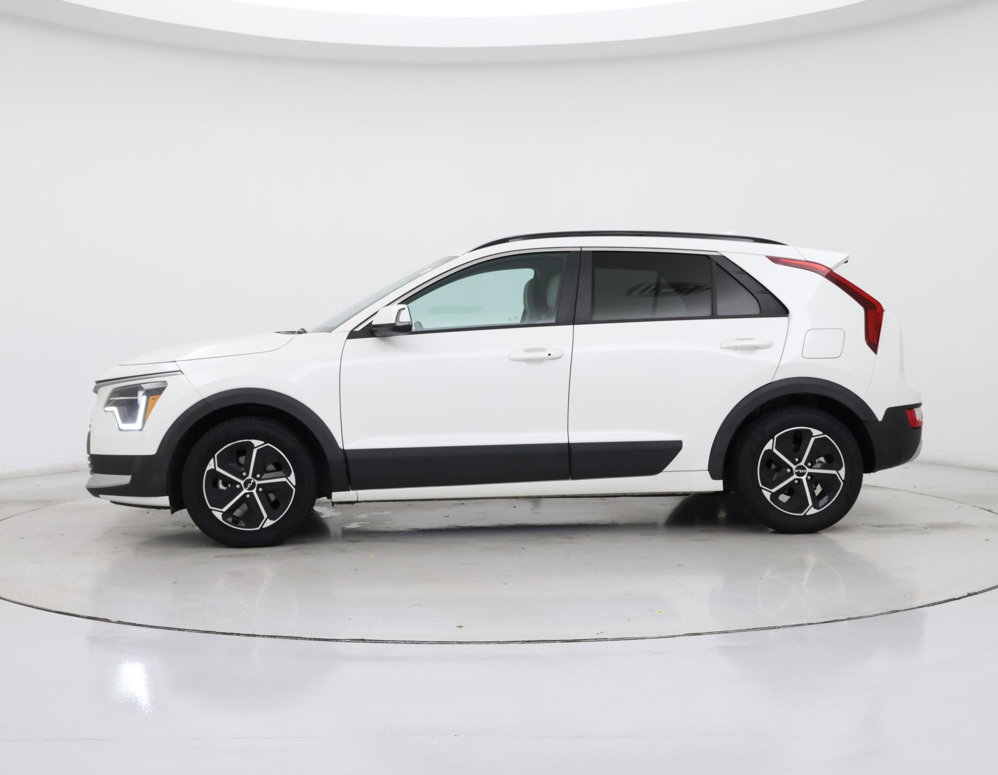 Thumbnail: 2023 Kia Niro - 3