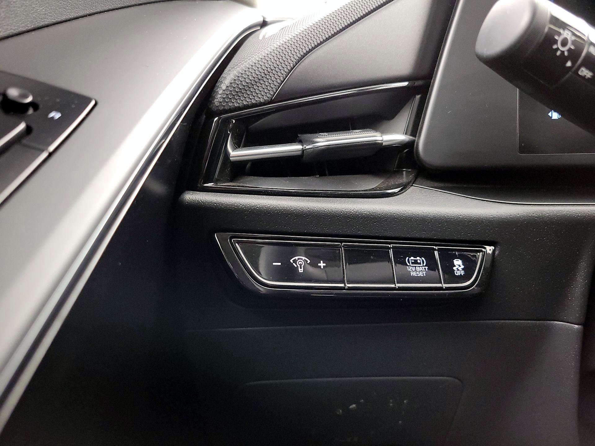 Thumbnail: 2023 Kia Niro - 13