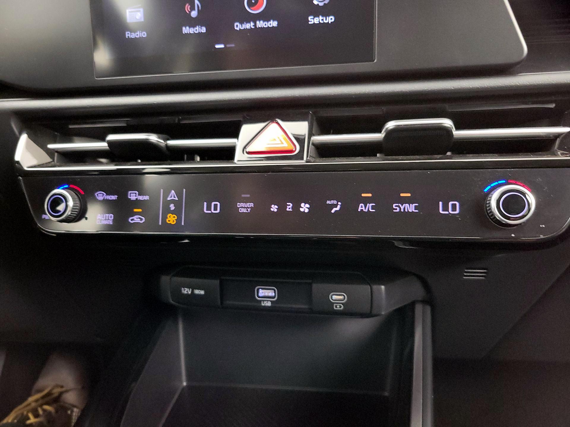 Thumbnail: 2023 Kia Niro - 16