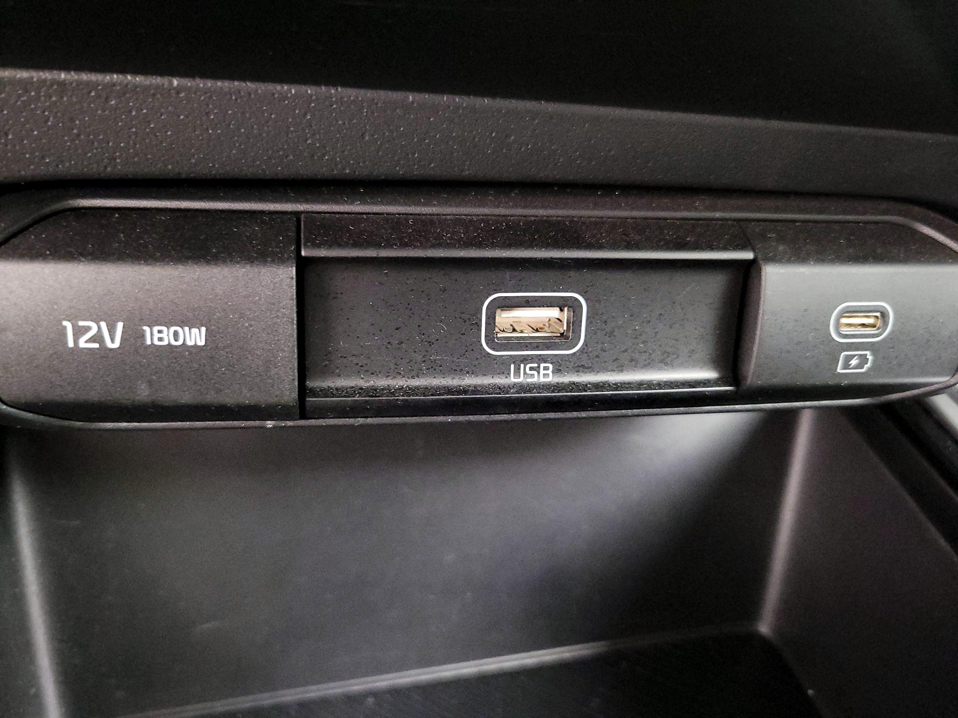 Thumbnail: 2023 Kia Niro - 18