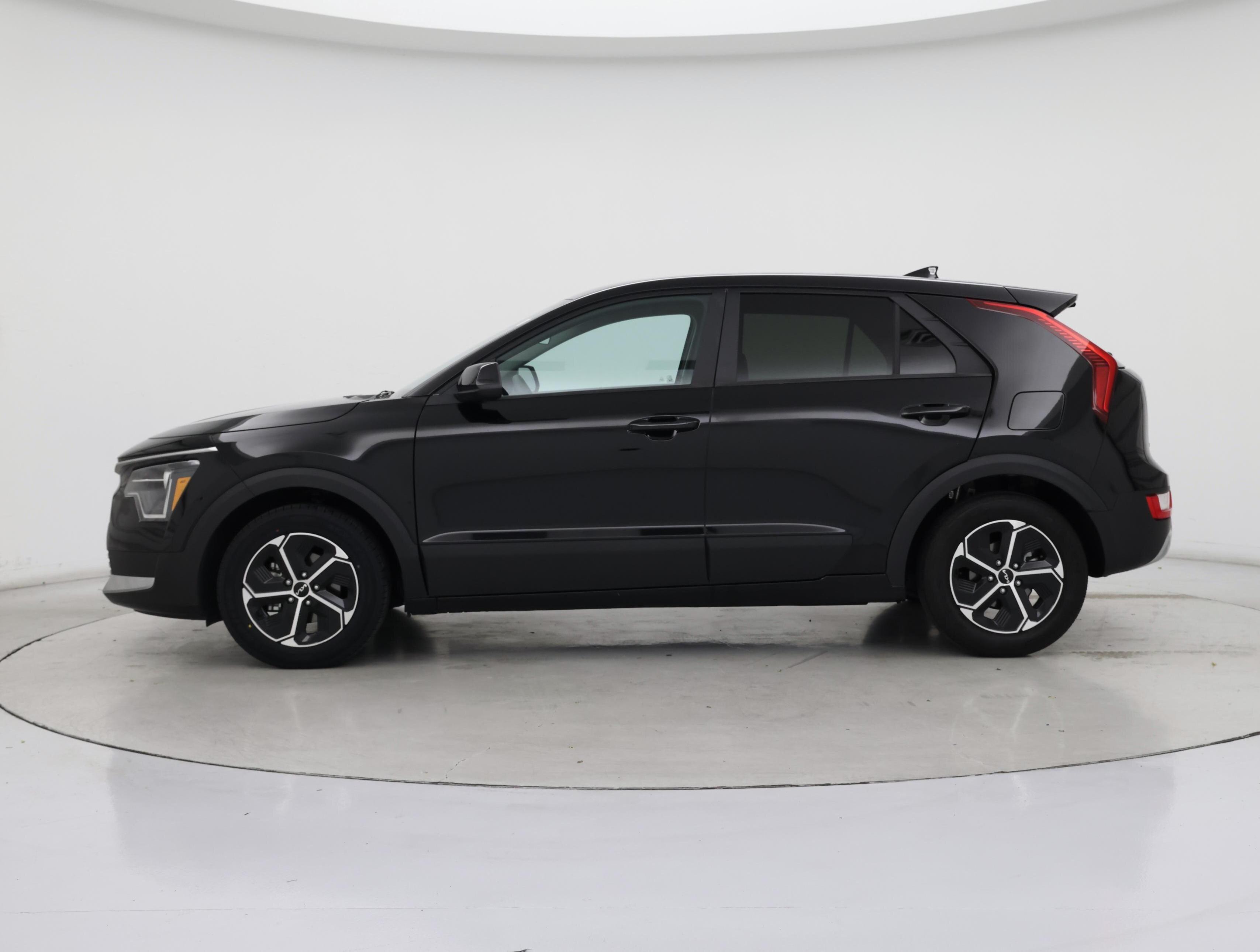 Thumbnail: 2023 Kia Niro - 3