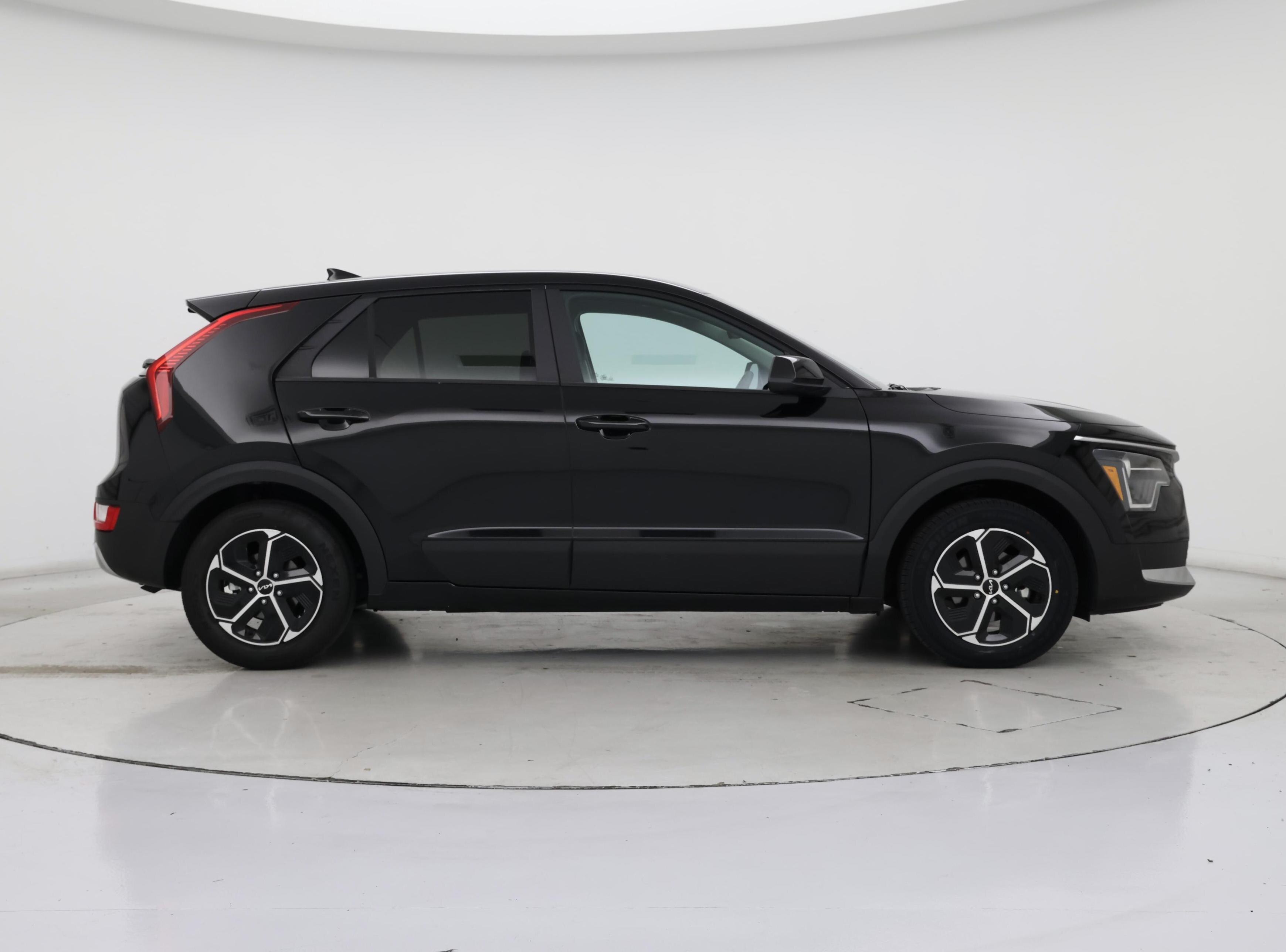 Thumbnail: 2023 Kia Niro - 7