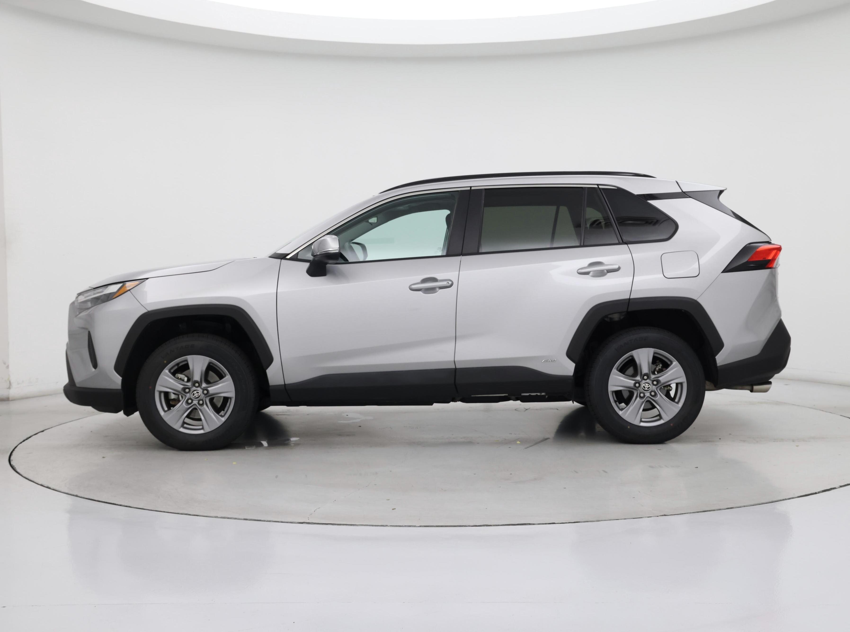 Thumbnail: 2022 Toyota RAV4 - 3