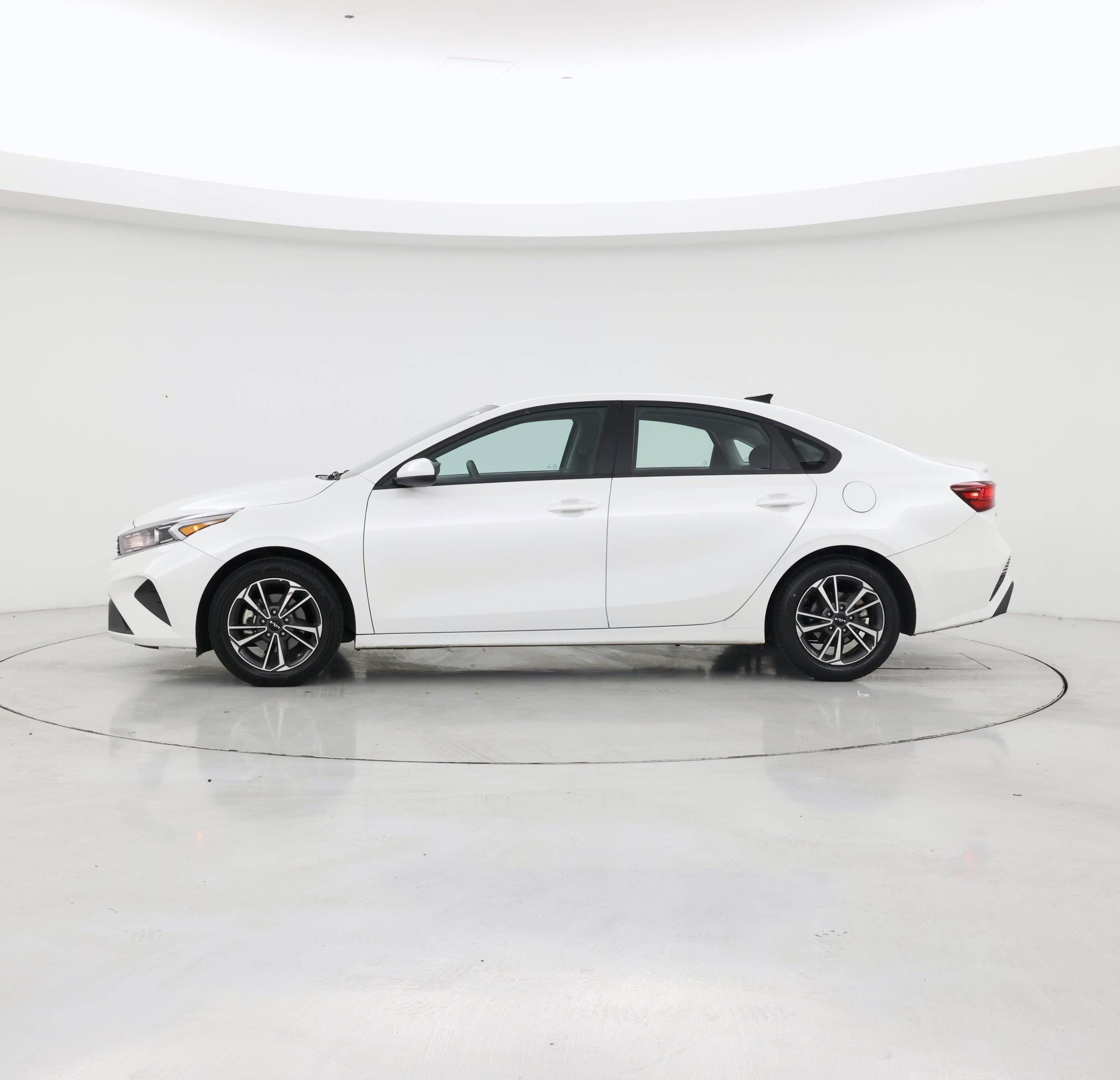 Thumbnail: 2023 Kia Forte - 3