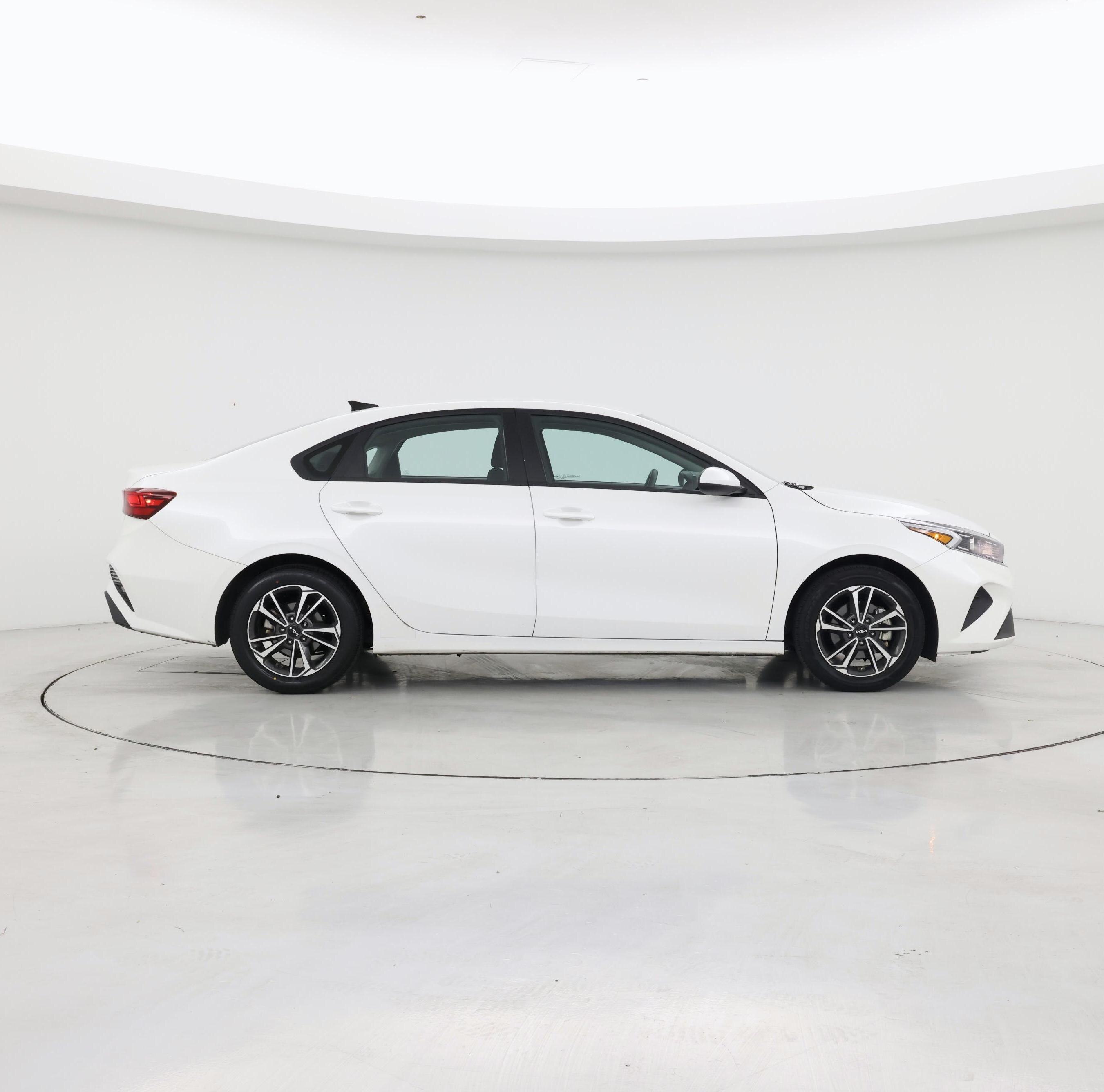 Thumbnail: 2023 Kia Forte - 7