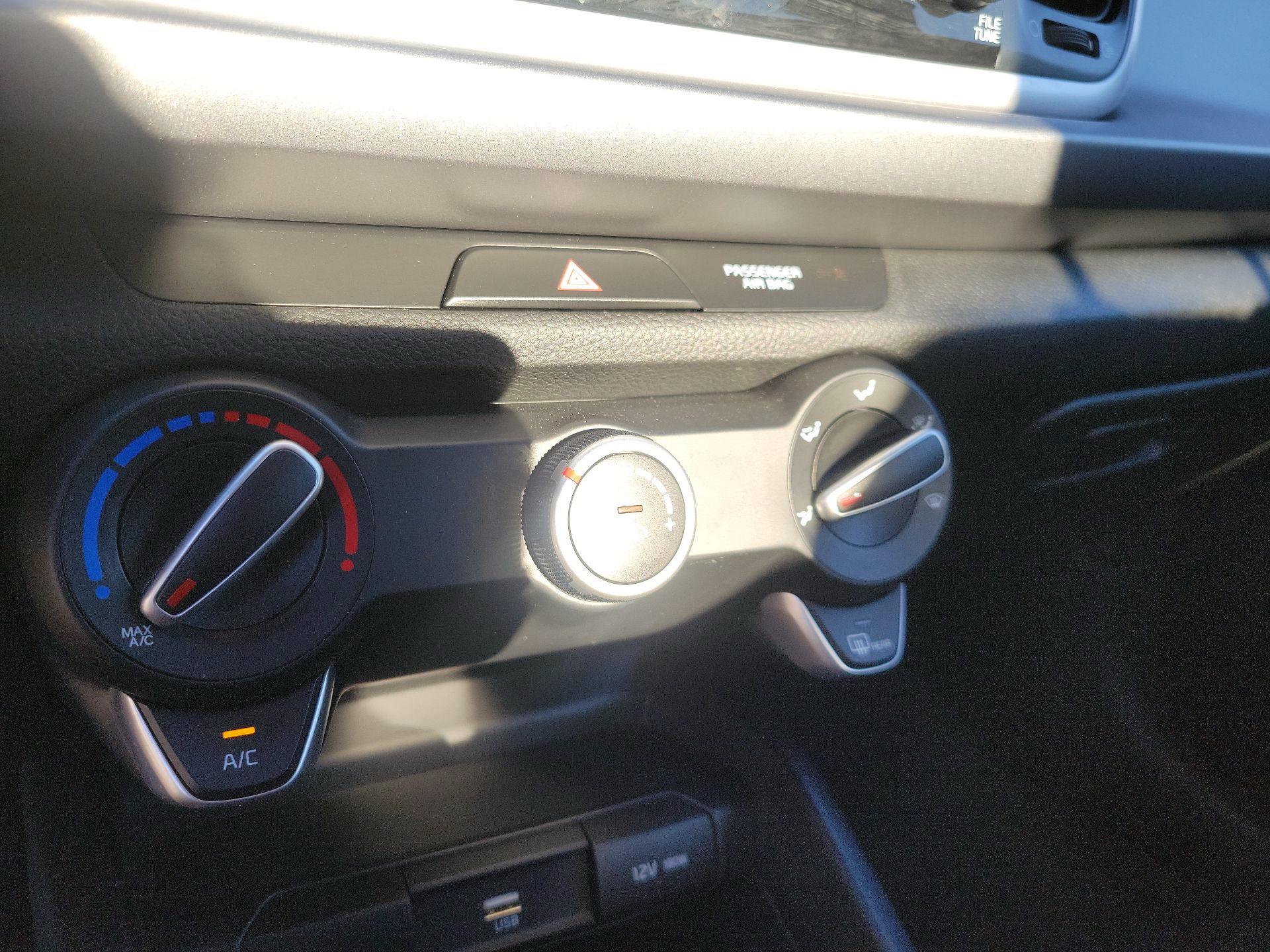 Thumbnail: 2022 Kia Rio - 14