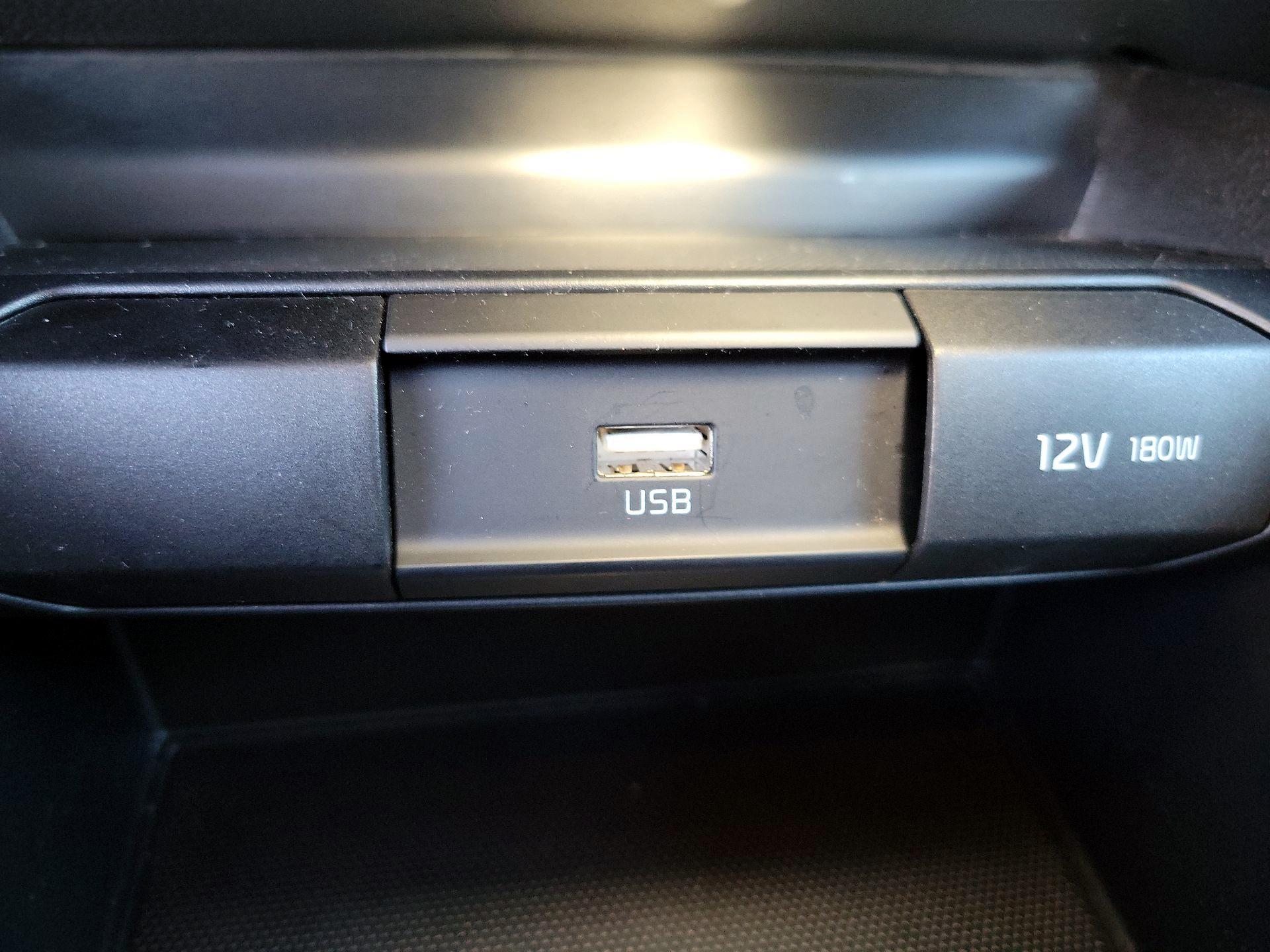 Thumbnail: 2022 Kia Rio - 16
