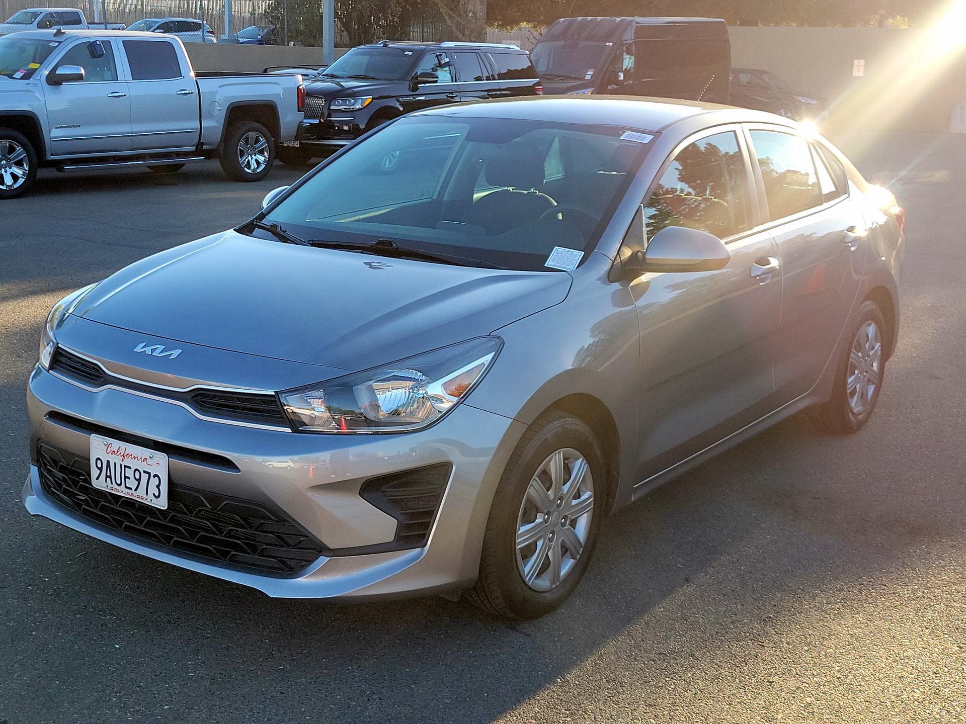 Thumbnail: 2022 Kia Rio - 3