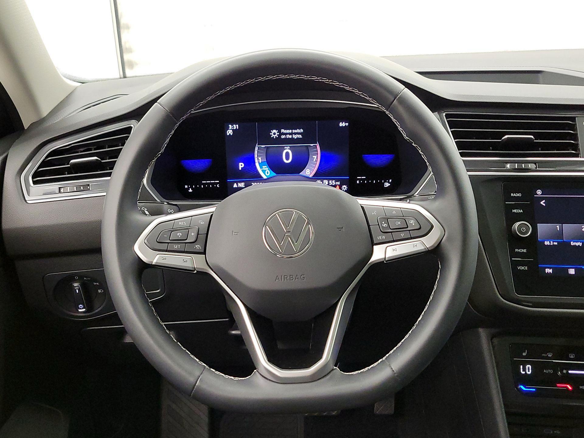 Thumbnail: 2022 Volkswagen Tiguan - 10