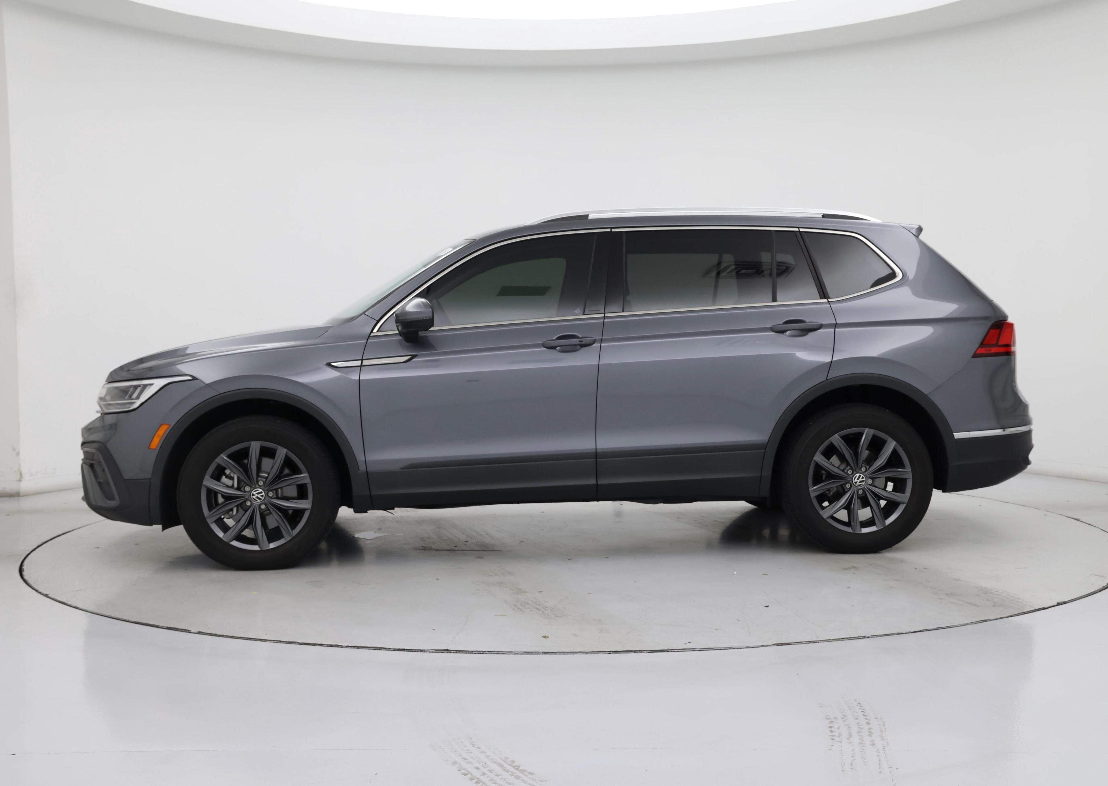 Thumbnail: 2022 Volkswagen Tiguan - 3