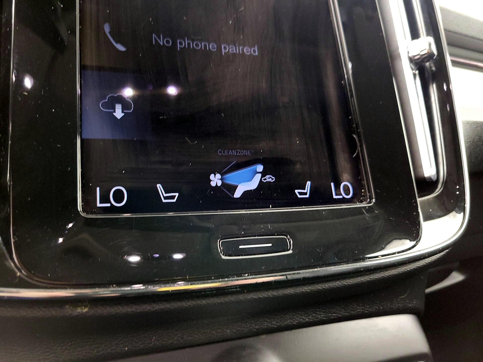 Thumbnail: 2021 Volvo XC40 - 17
