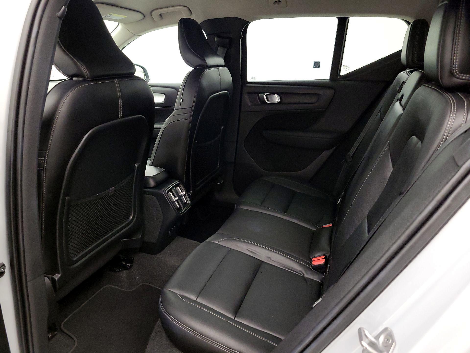 Thumbnail: 2021 Volvo XC40 - 20