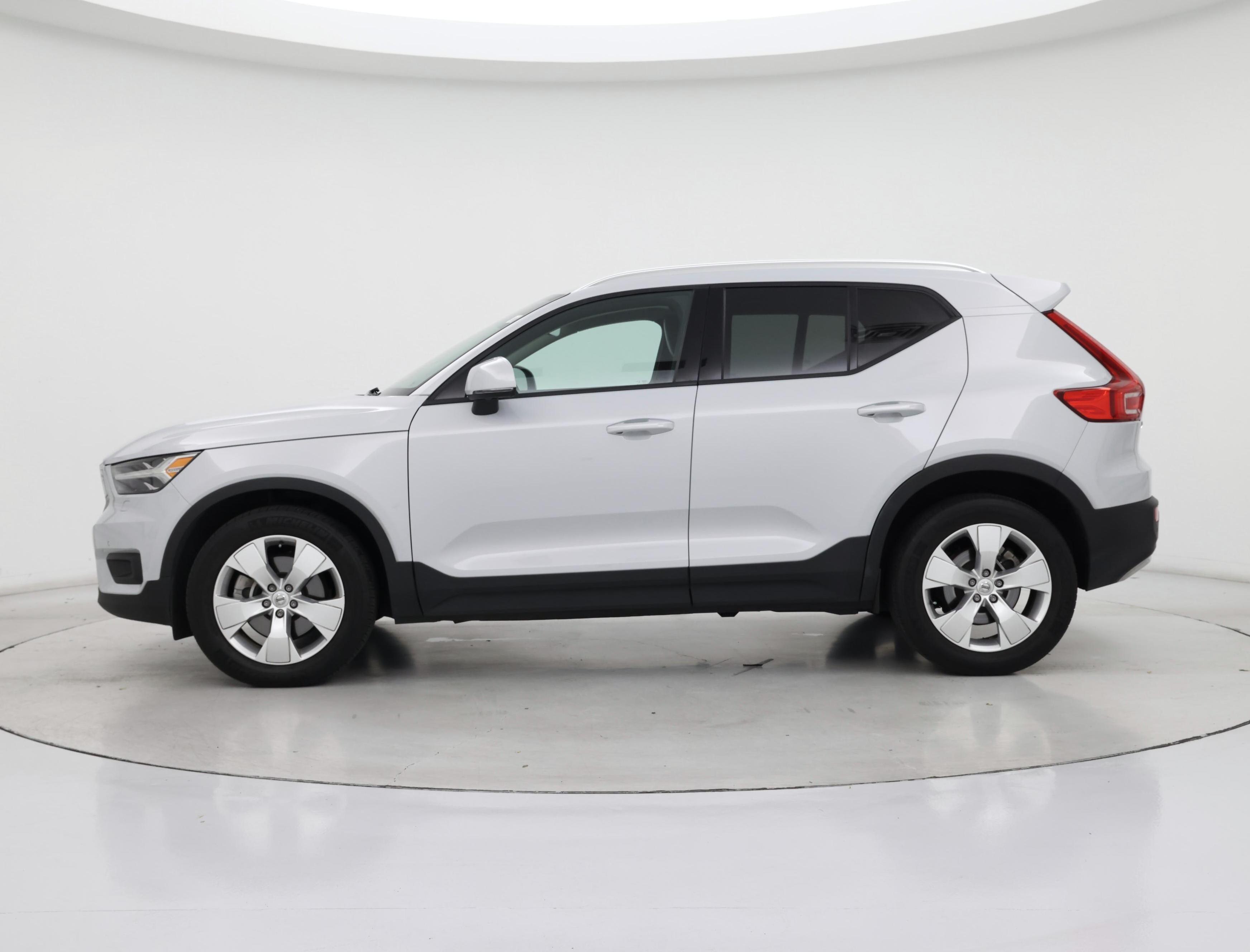 Thumbnail: 2021 Volvo XC40 - 3
