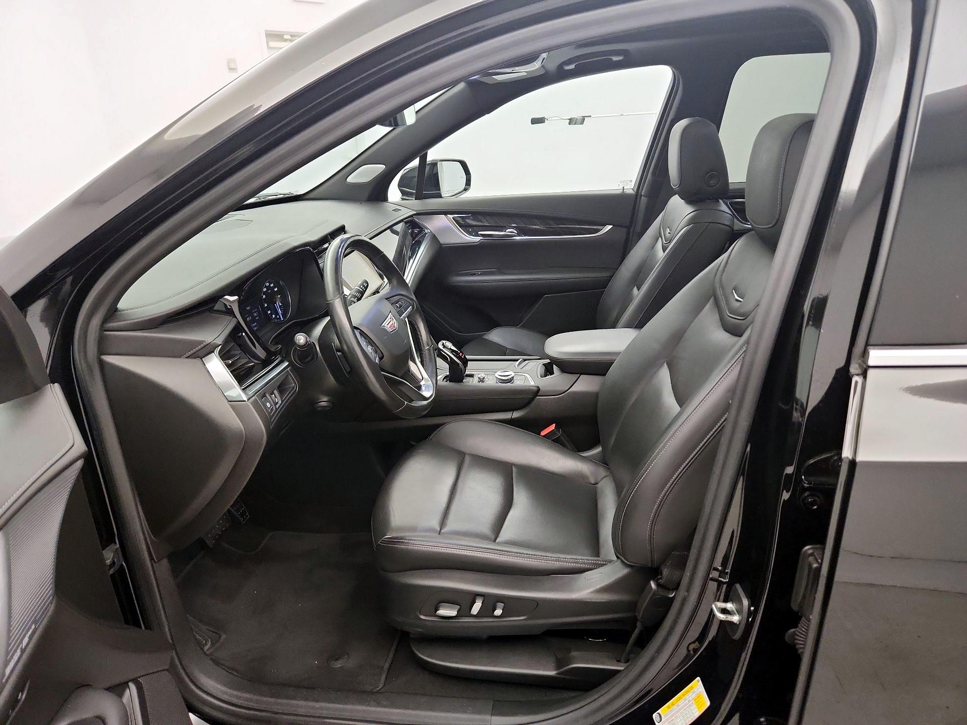 Thumbnail: 2020 Cadillac XT6 - 11